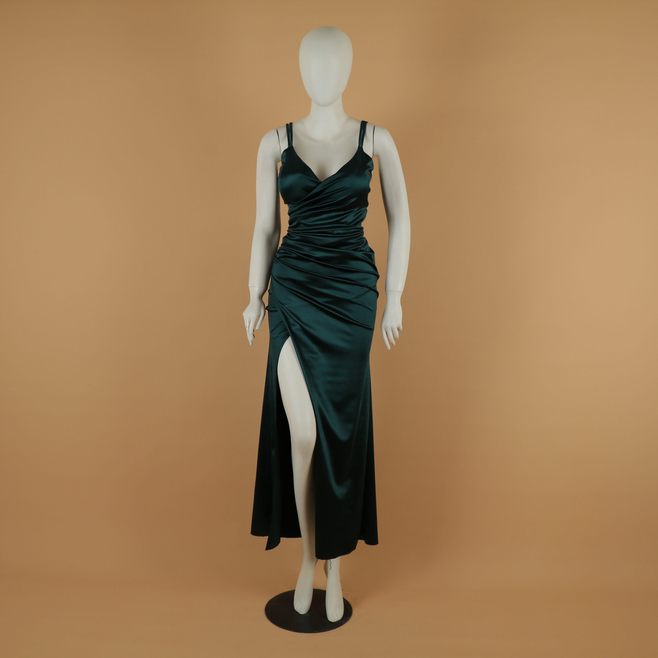 vestido tela saten escote en v cintura drapeada color verde botella - America vestido tela saten escote en v cintura drapeada color verde botella - America