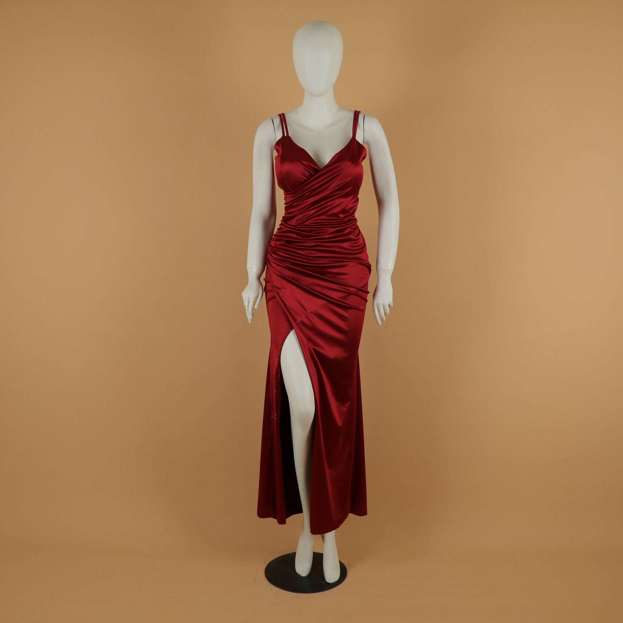 vestido tela saten escote en v cintura drapeada color vino - America vestido tela saten escote en v cintura drapeada color vino - America