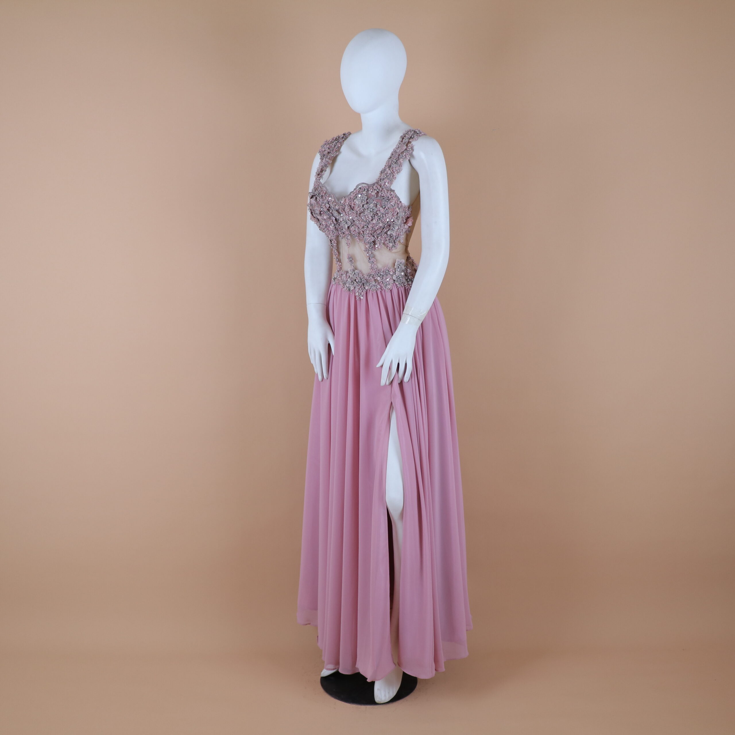vestido tela forrado power, con bruselas y gasa americana abertura desde el muslo color palo rosa - Greta vestido tela forrado power, con bruselas y gasa americana abertura desde el muslo color palo rosa - Greta