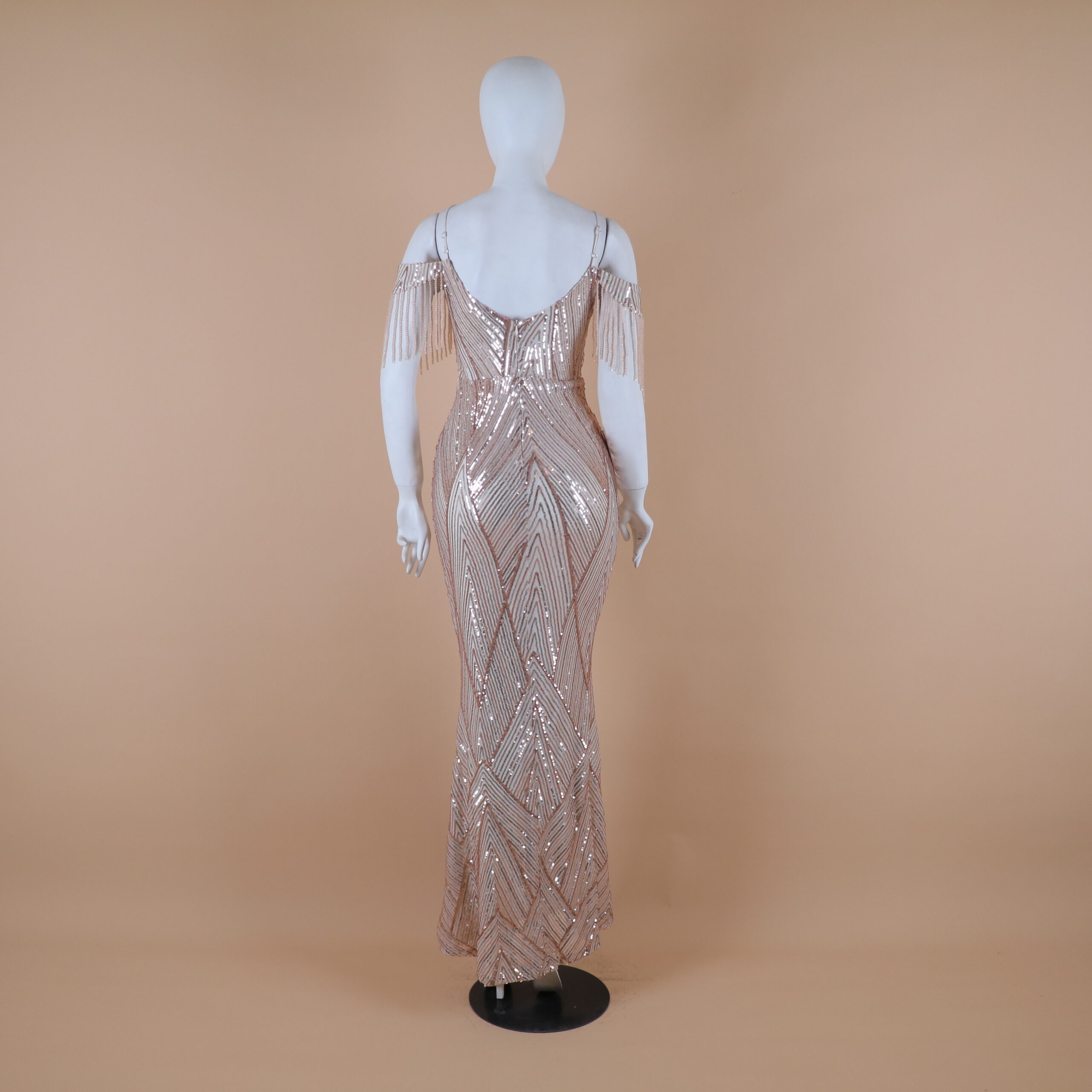 vestido tela importada lentejuelas cierre posterior color rosa nude - Marisela