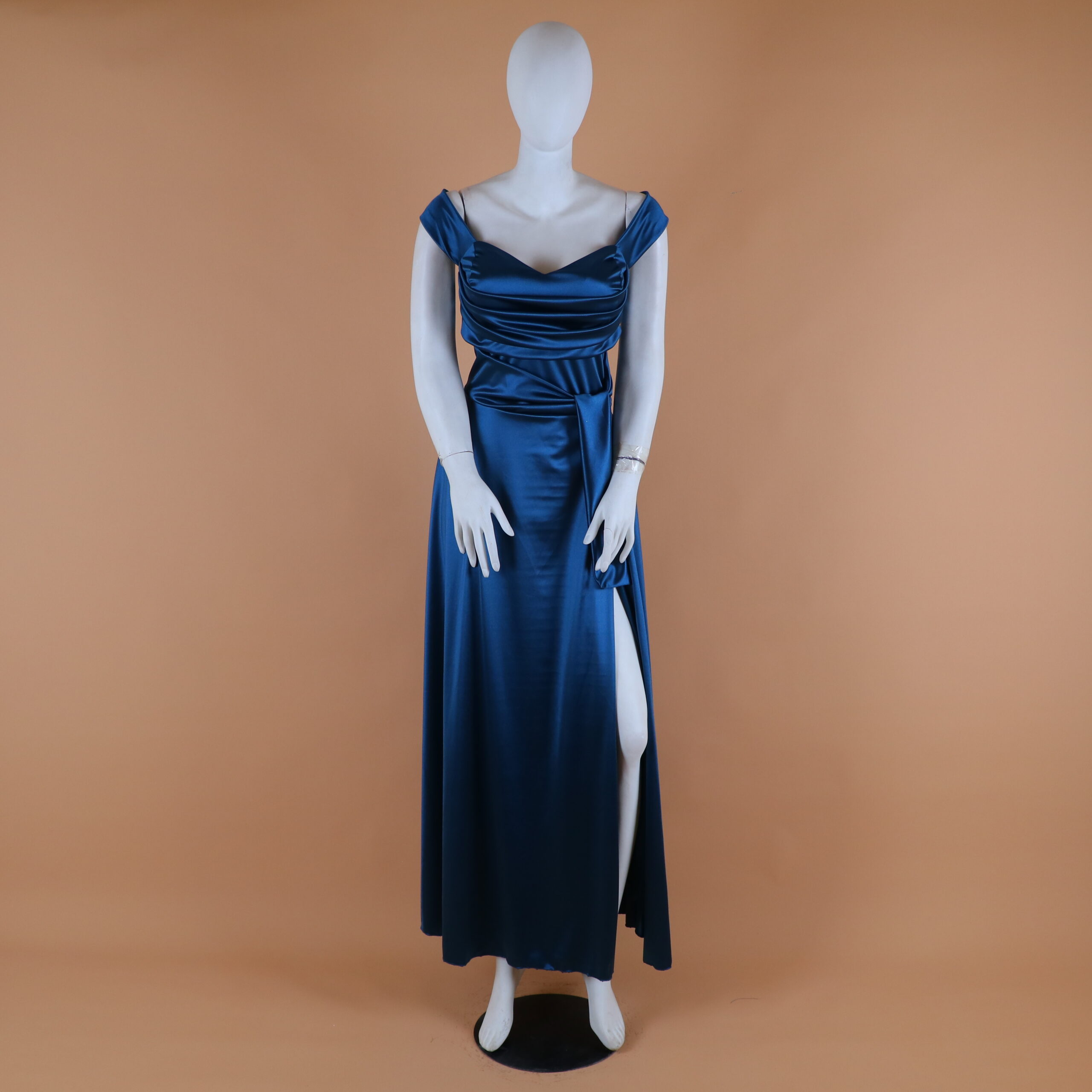 Vestido con cinturón, abertura desde la cintura - Color azul cobalto - Beka