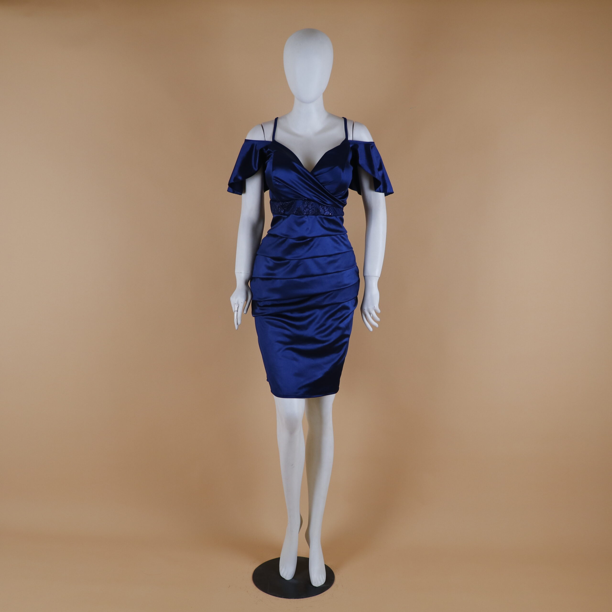Vestido corto tela scuba escarchada mangas 3-4 color azul marino - Magaly Vestido corto tela scuba escarchada mangas 3-4 color azul marino - Magaly