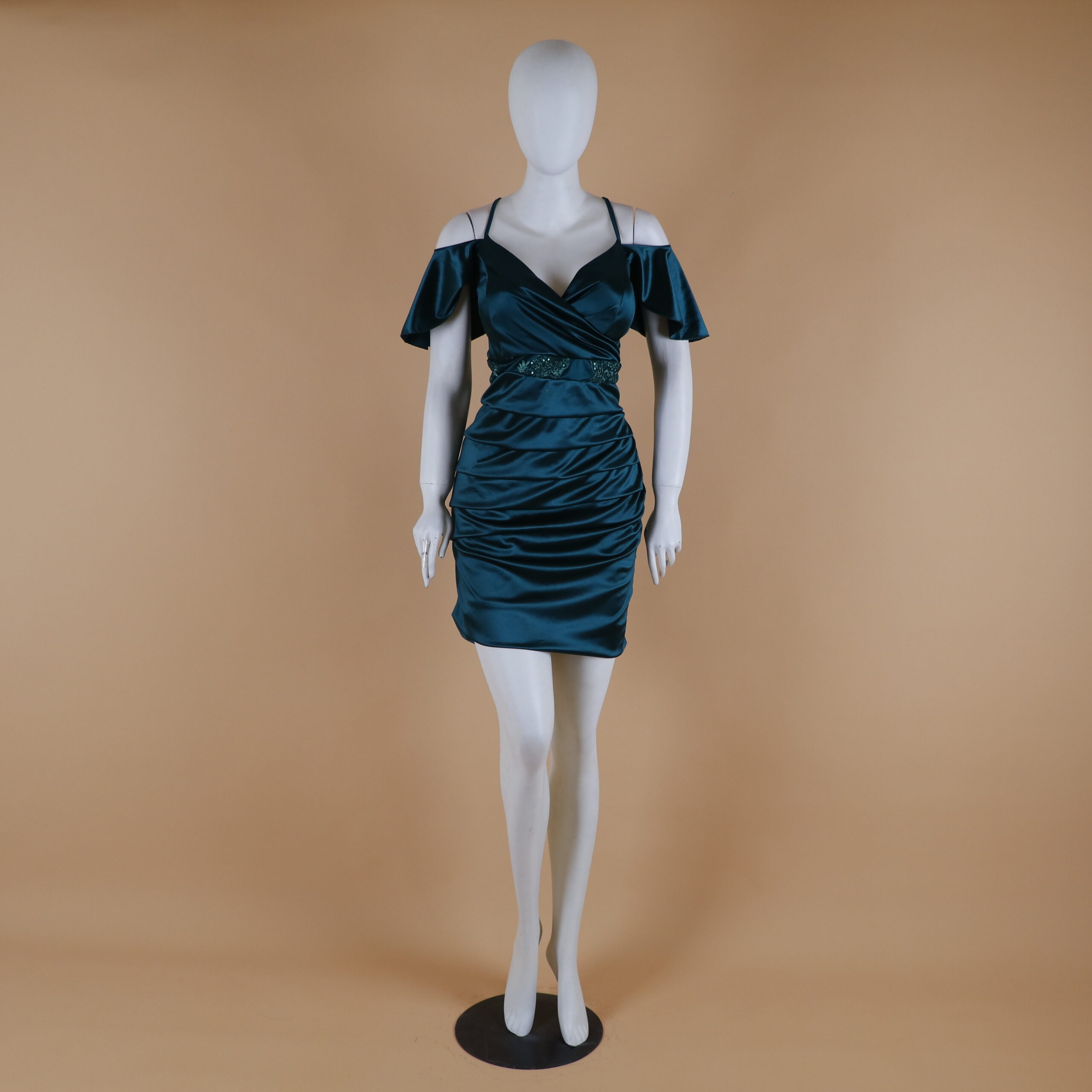 Vestido corto tela scuba escarchada mangas 3-4 color verde botella - Magaly Vestido corto tela scuba escarchada mangas 3-4 color verde botella - Magaly