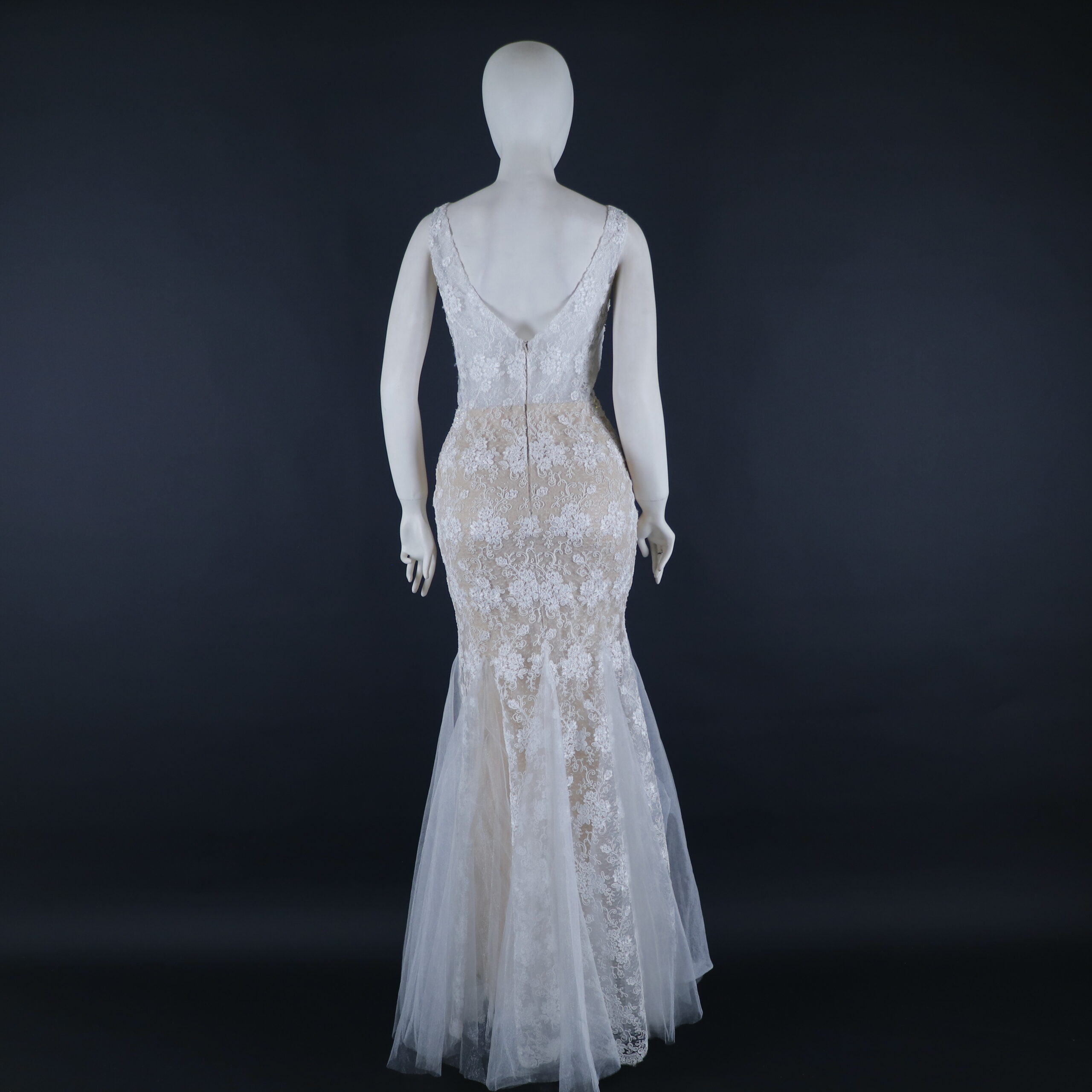 Vestido novias tela stretch con cierre posterior color beige - Ginebra Novias