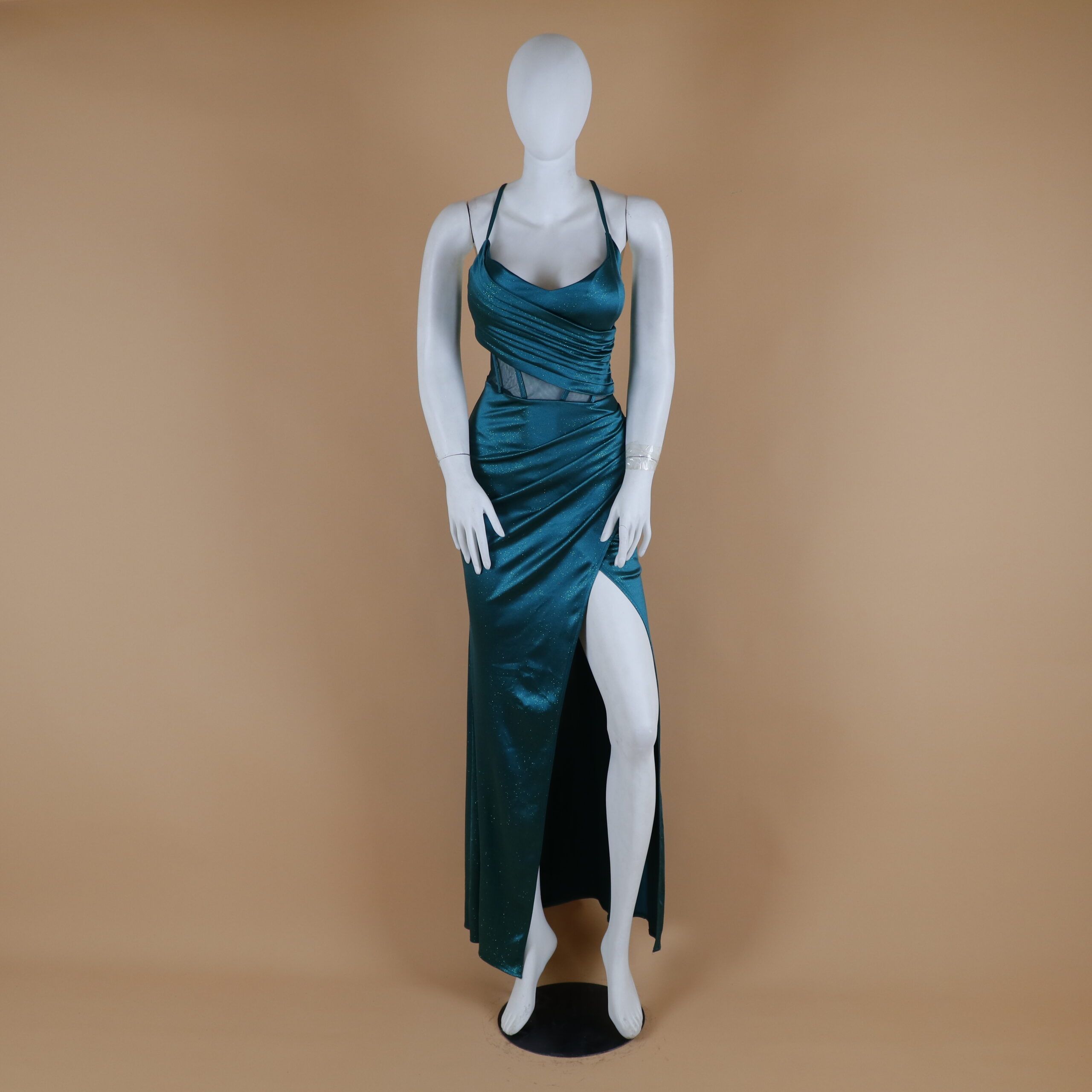 Vestido tela saten escarchada drapeado en el pecho color verde botella - Susan