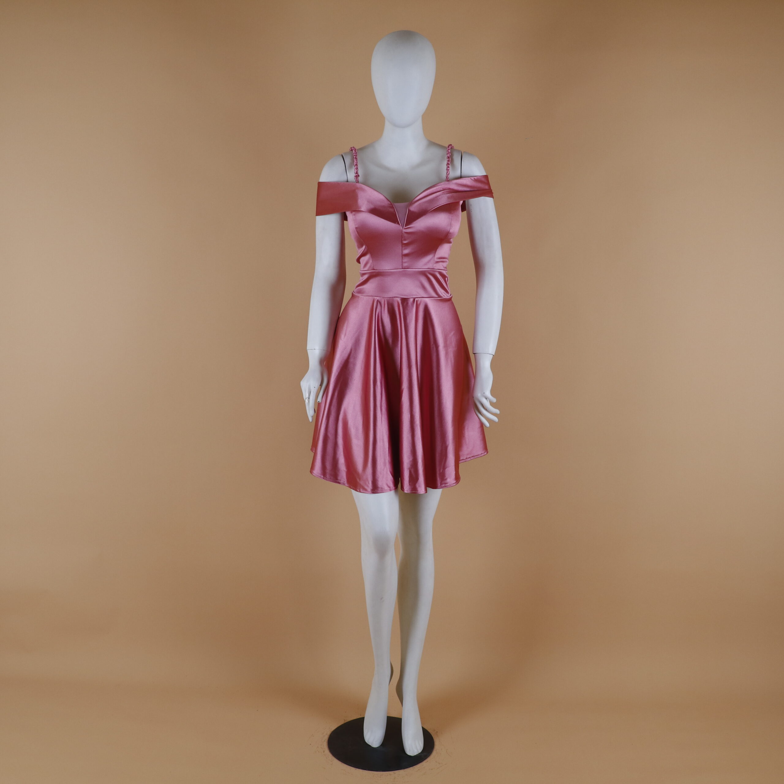 Vestido tela satinada corte en línea A color palo rosa - Carely