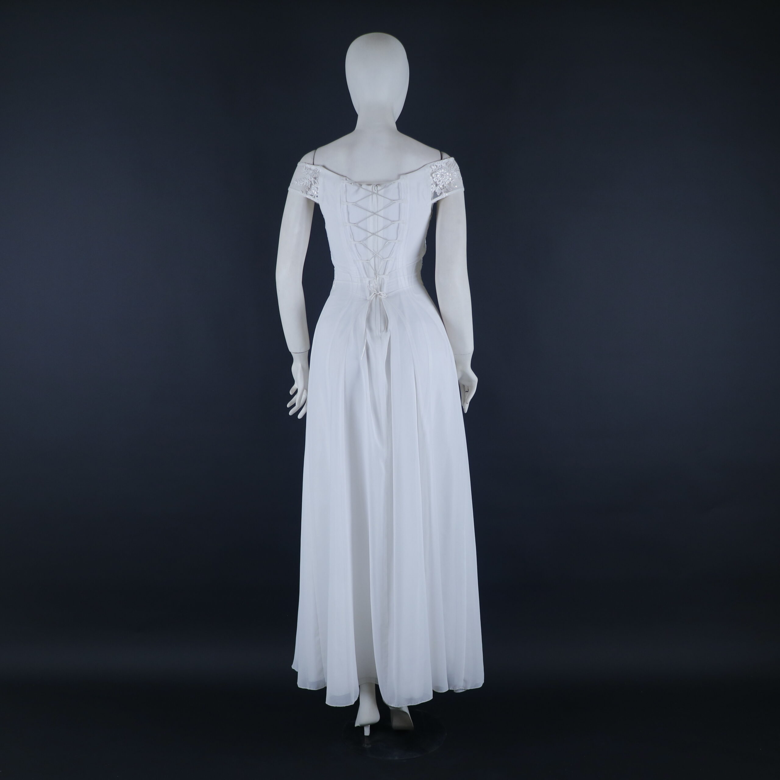 vestido novias en tela gasa con cierre y corset color perla - Brisa Novias