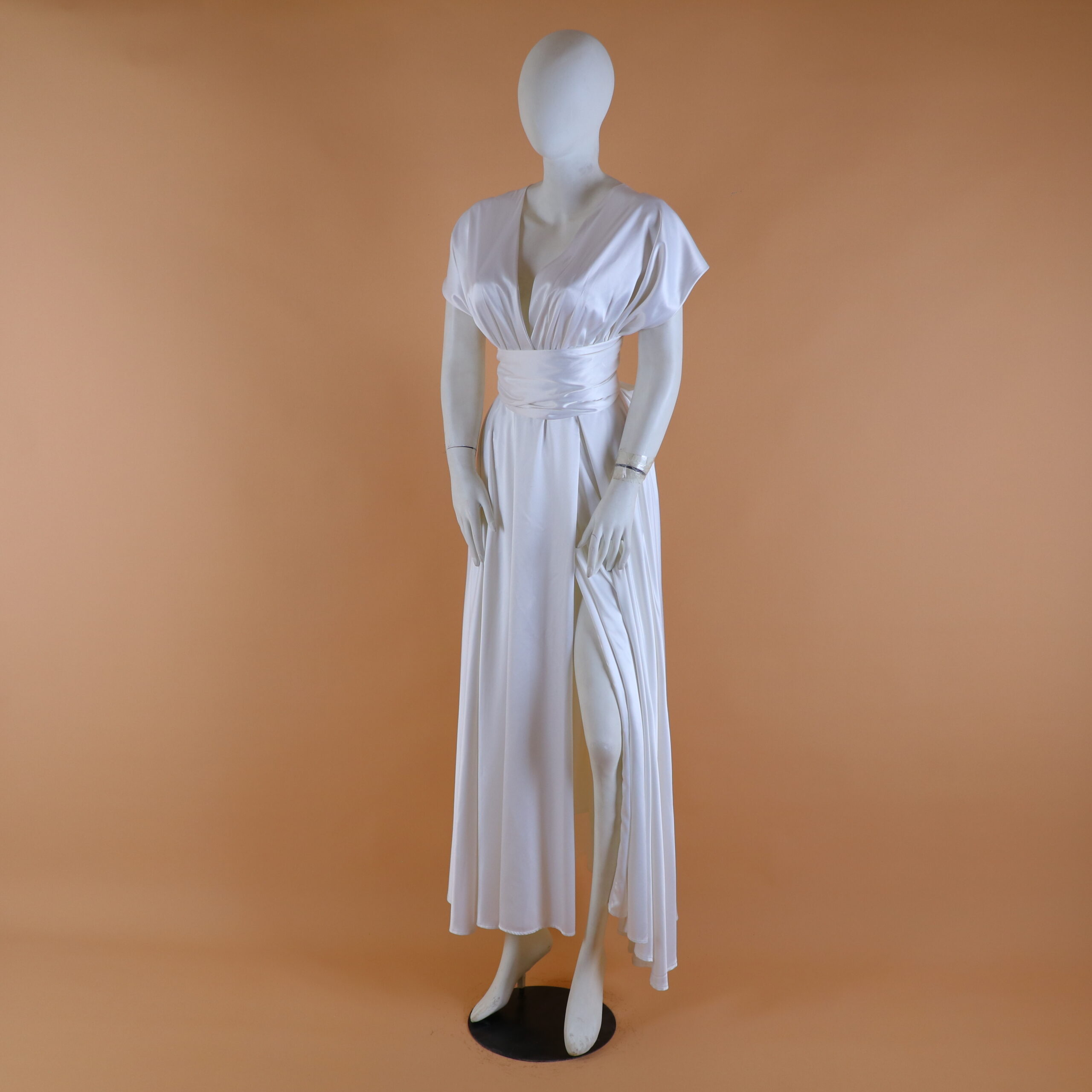 vestido novias en tela seda lazos largos armables color blanco - Jarumi Novias