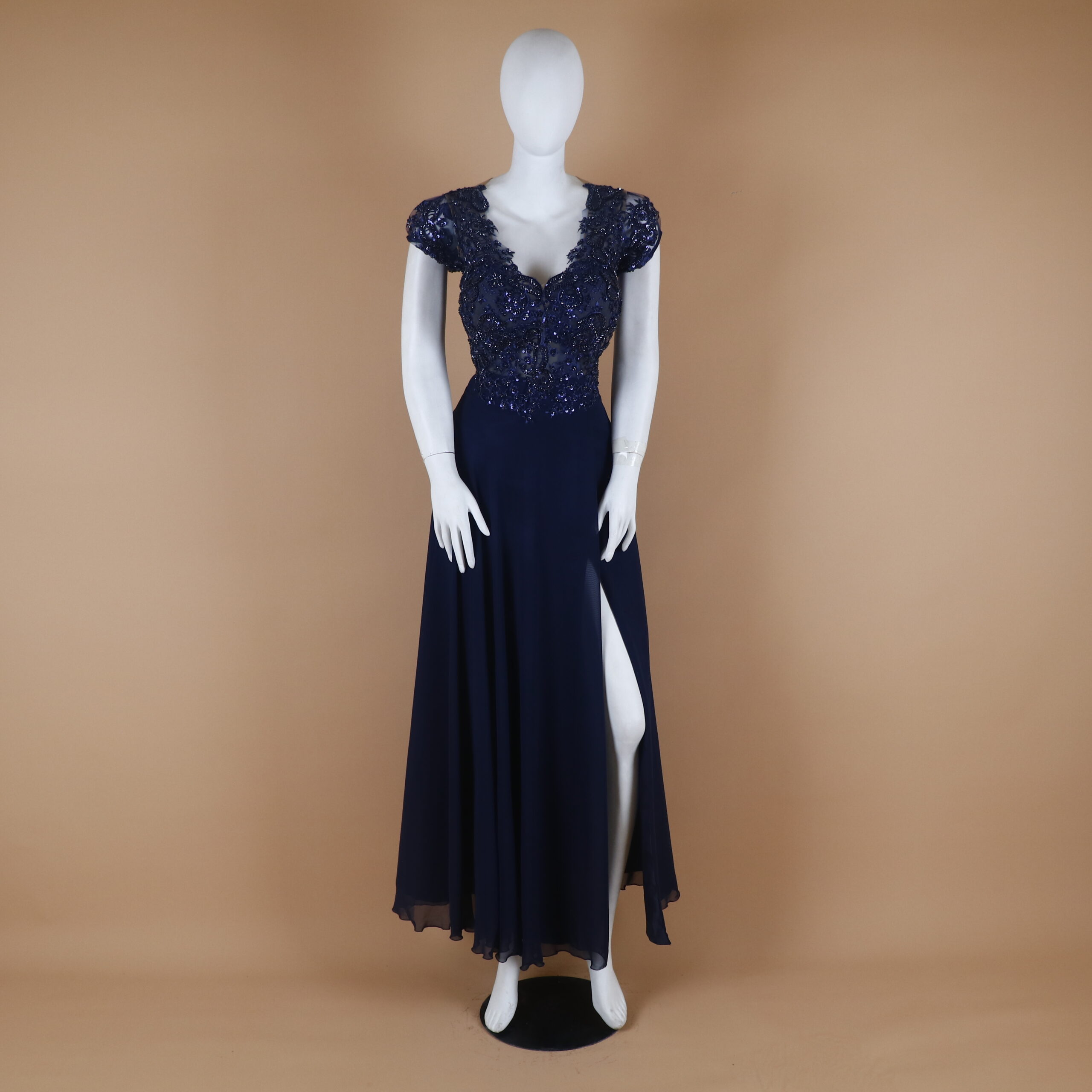vestido tela gasa con encajes en pedrería caida imperio color azul noche - Gissel vestido tela gasa con encajes en pedrería caida imperio color azul noche - Gissel