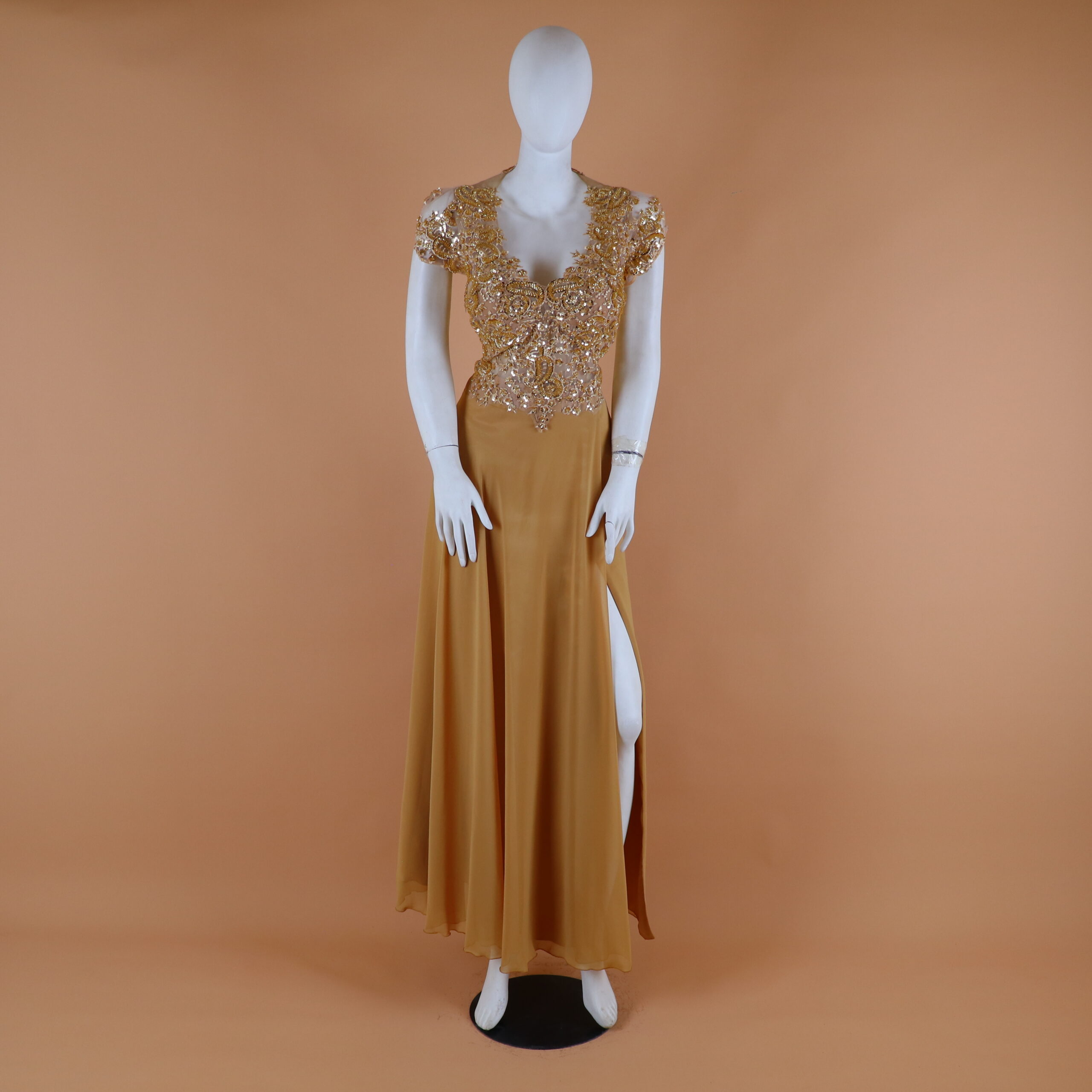 vestido tela gasa con encajes en pedrería caida imperio color dorado - Gissel vestido tela gasa con encajes en pedrería caida imperio color dorado - Gissel