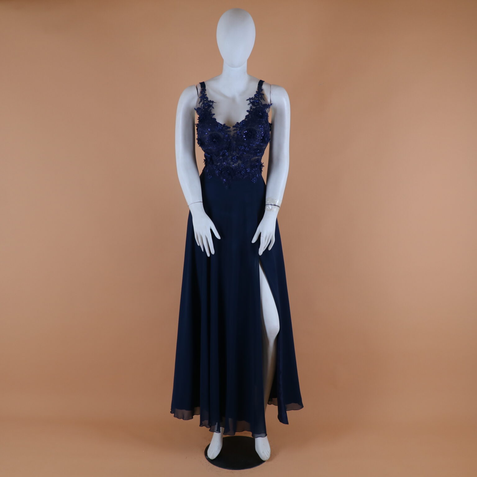 Crystal Un Hombro Gasa Y Encaje Vestido Con Apertura Azul Pizarra