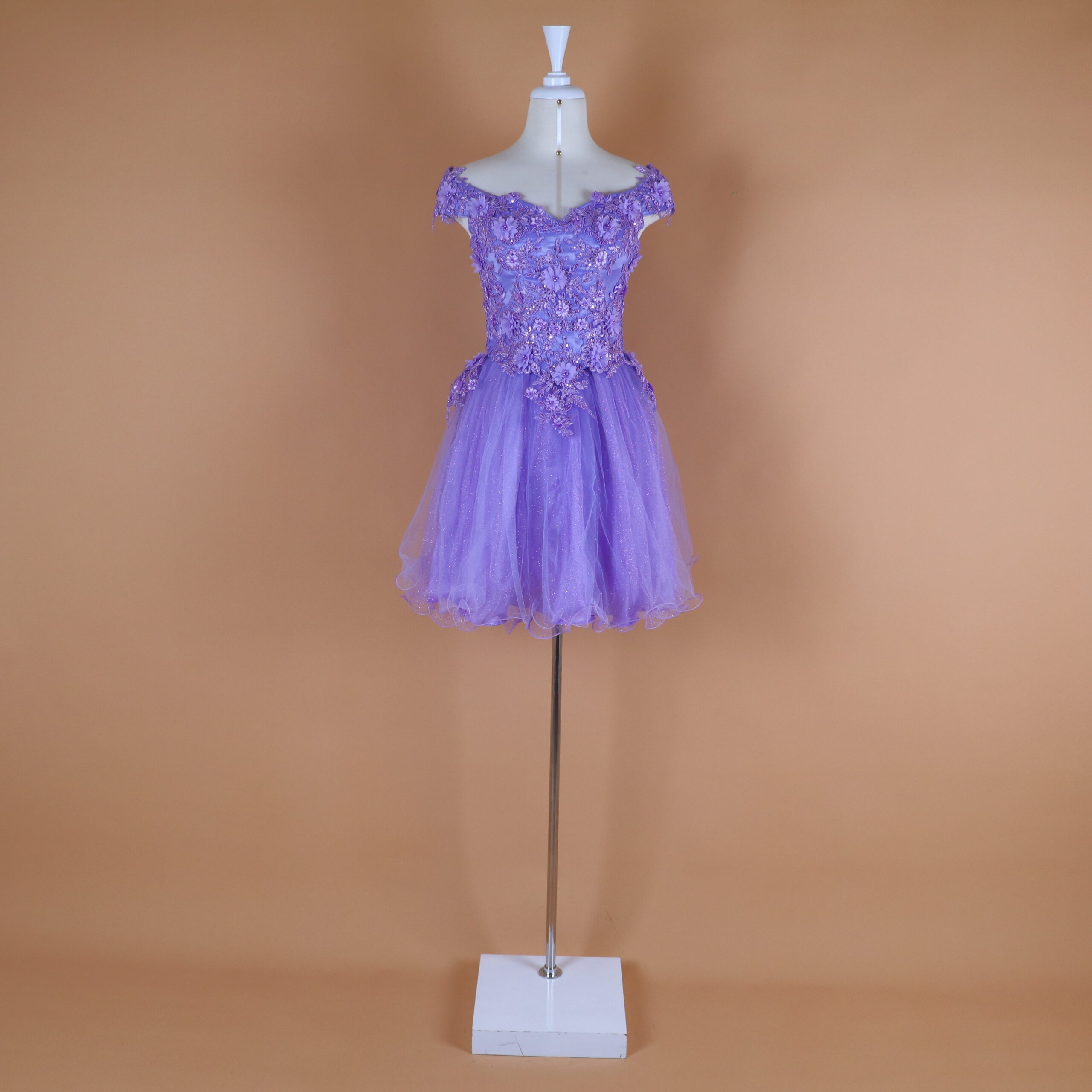 Vestido corto tela tul fantasia mangas caidas color lila - Fabiana Vestido corto tela tul fantasia mangas caidas color lila - Fabiana
