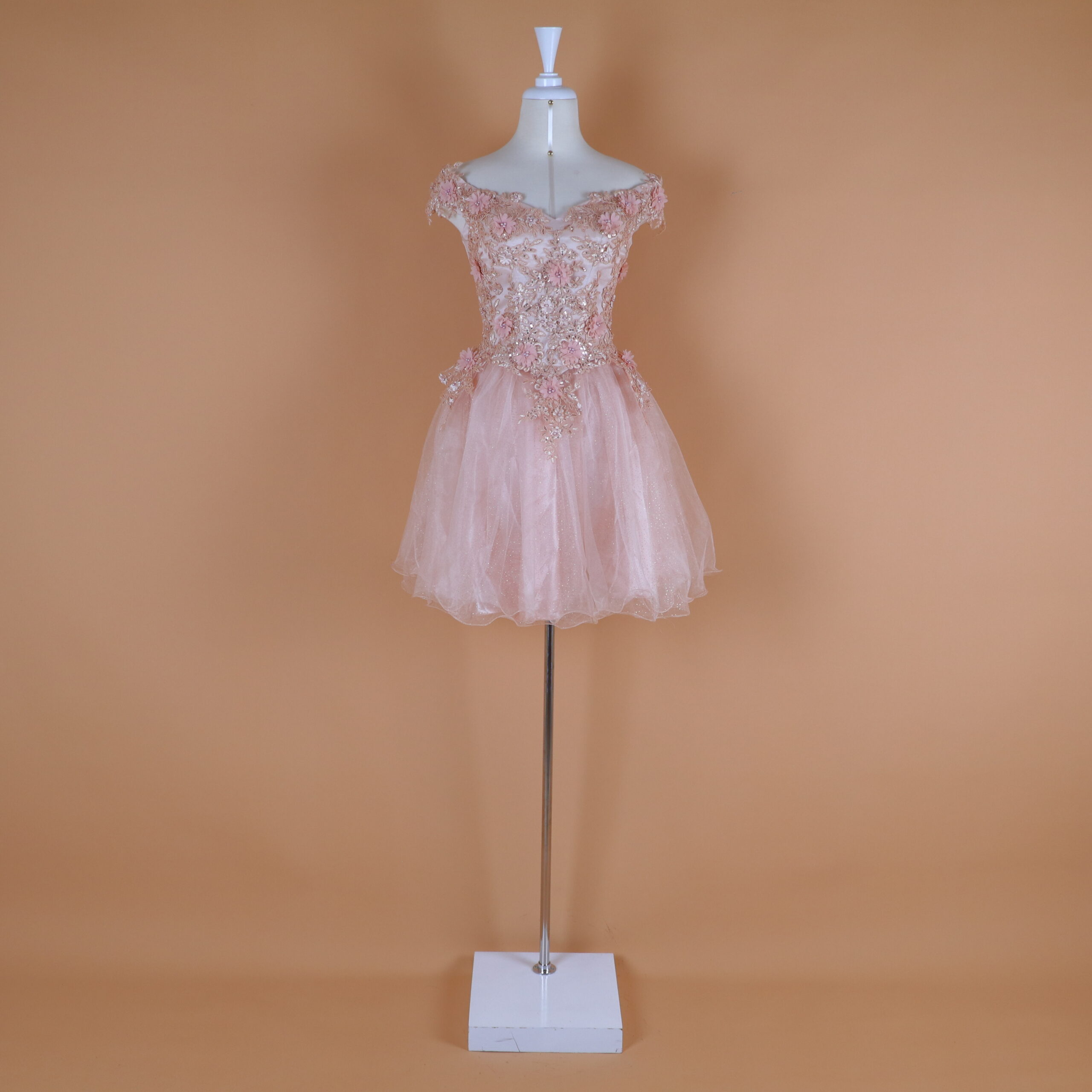 Vestido corto tela tul fantasia mangas caidas color rosa nude - Fabiana Vestido corto tela tul fantasia mangas caidas color rosa nude - Fabiana
