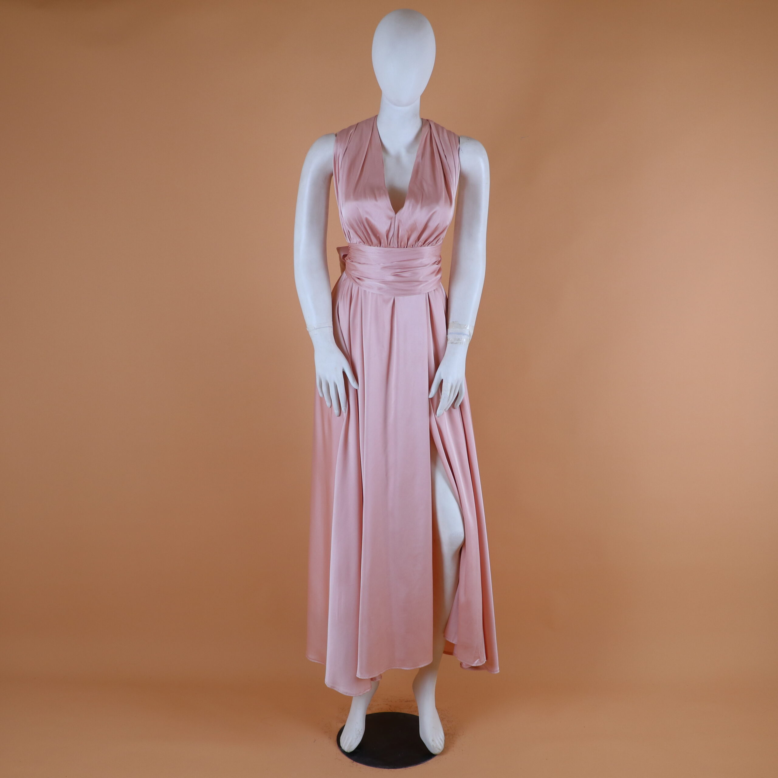 Vestido en tela seda caida acampanada color rosa nude - Fabiola