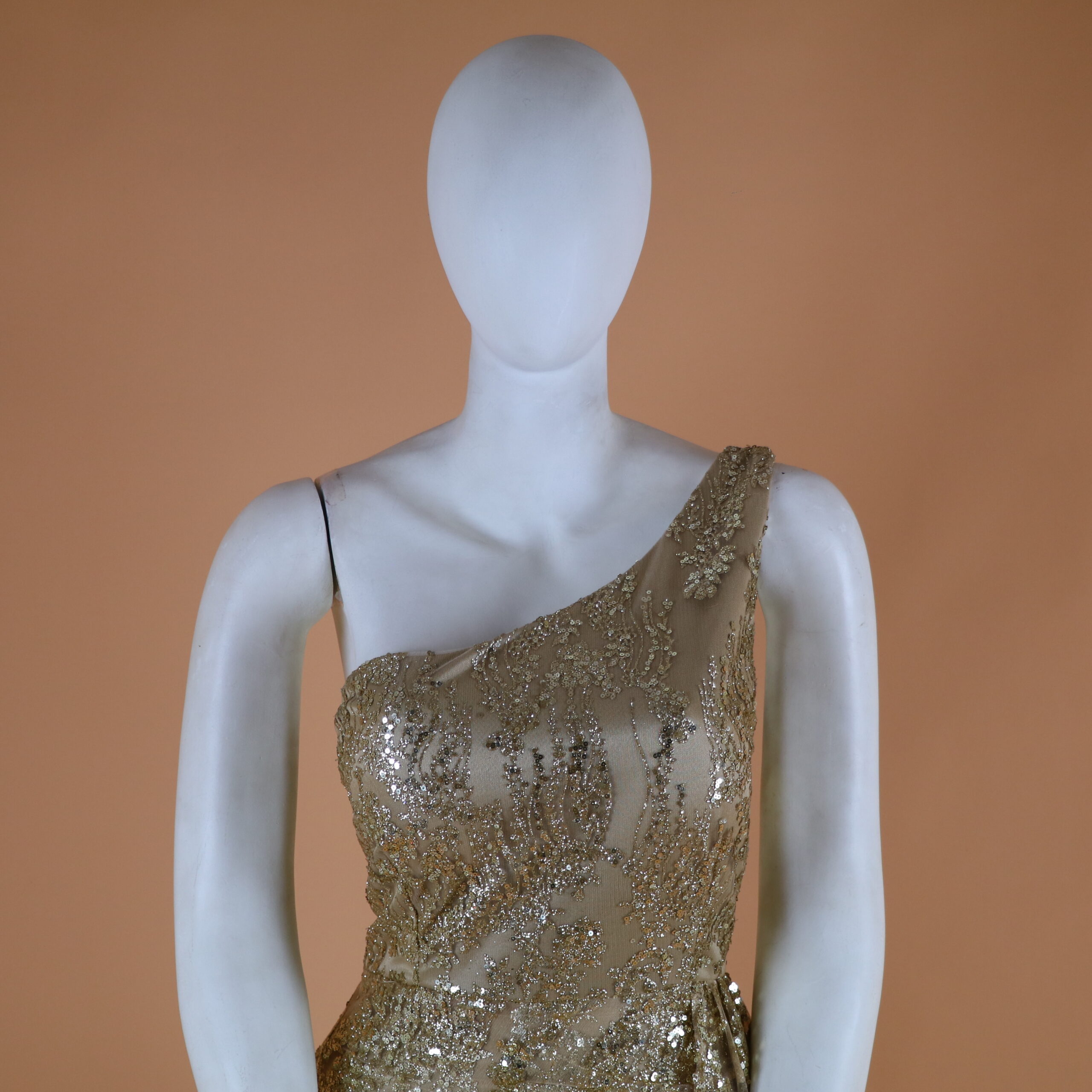 Vestido largo tela tul con encajes color dorado - Elizabeth