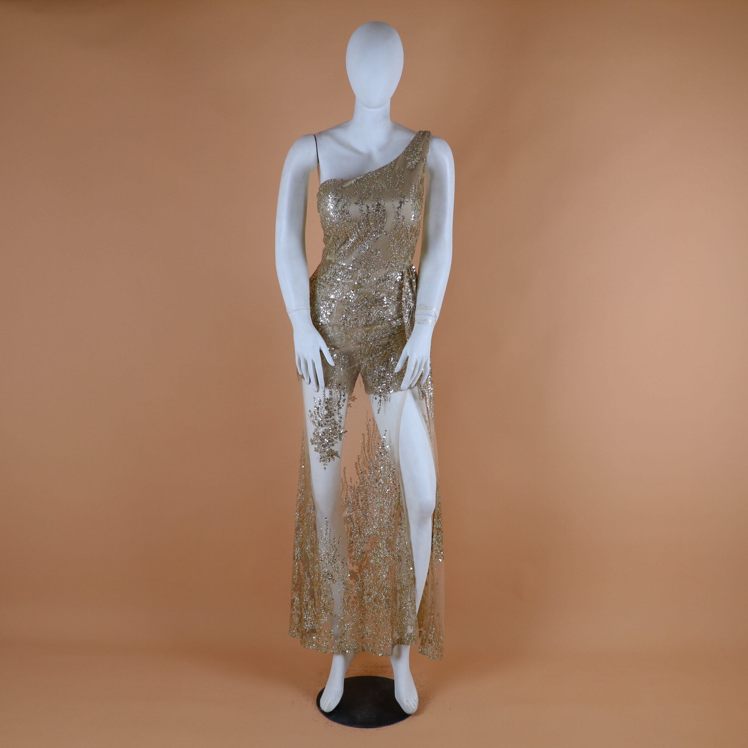 Vestido largo tela tul con hombro corte asimétrico color dorado - Elizabeth