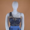 Vestido tela gasa americana escote asimétrico color azul acero - Jheydi