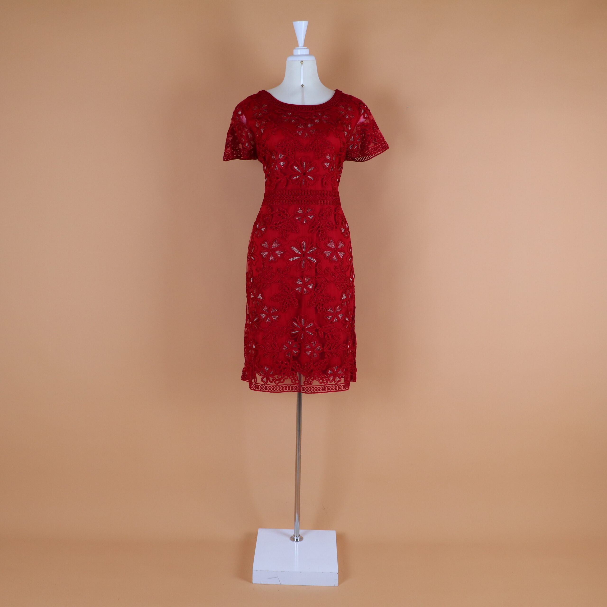 Vestido tela importada en encajes 3D color vino - Karina 2