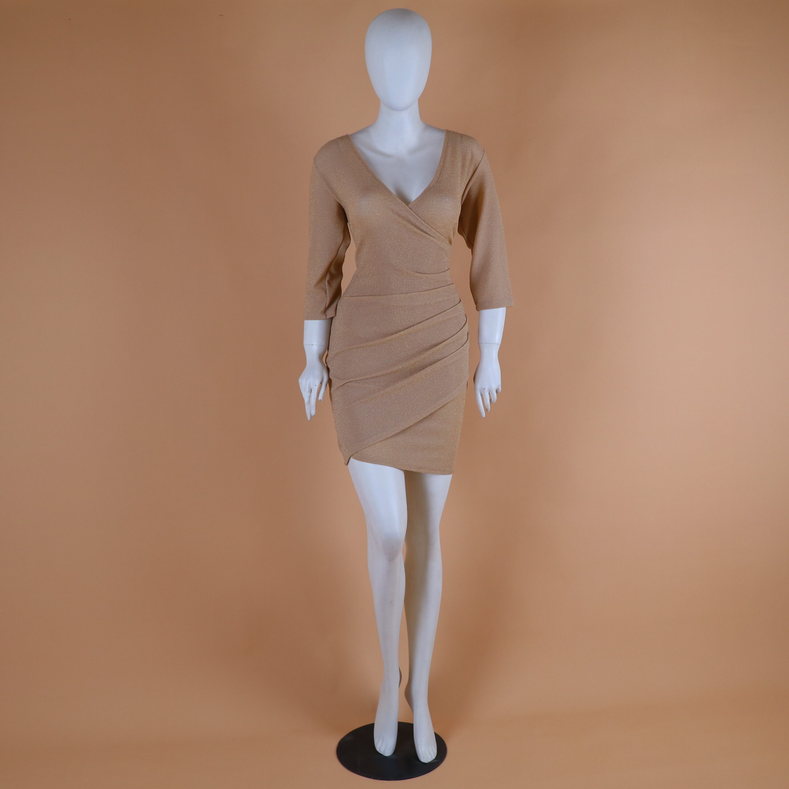 Vestido tela lame escote en v mangas 3-4 color nude - Macarena
