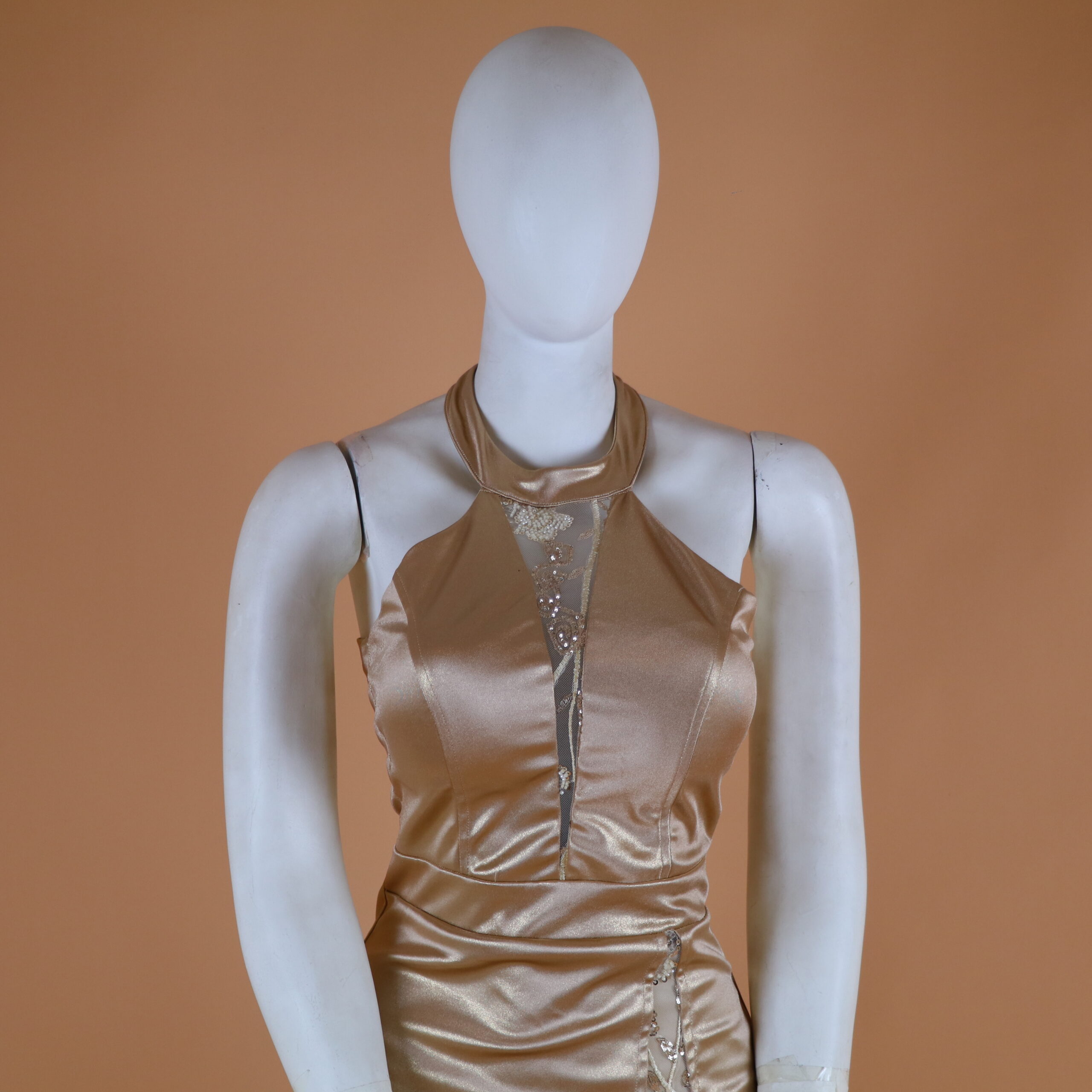 Vestido tela satén licrada escote frente única color dorado - Cayetana Vestido tela satén licrada escote frente única color dorado - Cayetana