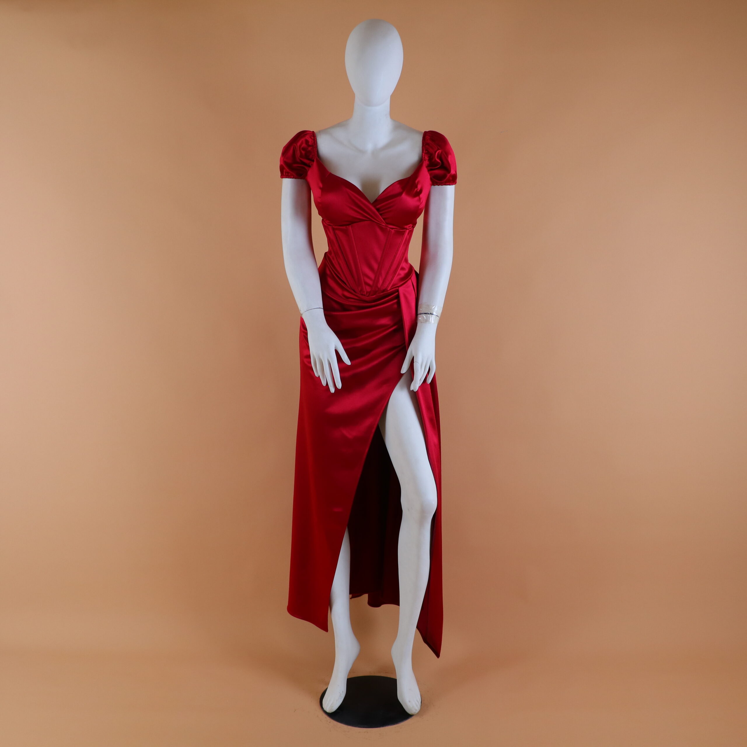 Vestido tela saten mangas abullonadas color vino - Brithanny