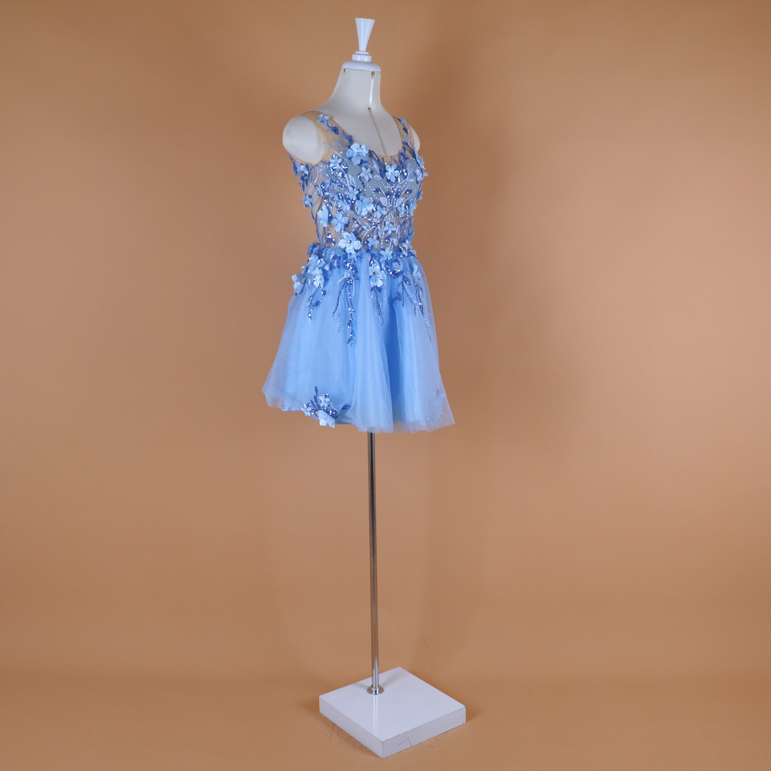 Vestido tela tul americana, tul ilusion, tela power falda caida campana color celeste - Shantal