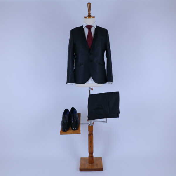 terno clasico color negro - Kenedy