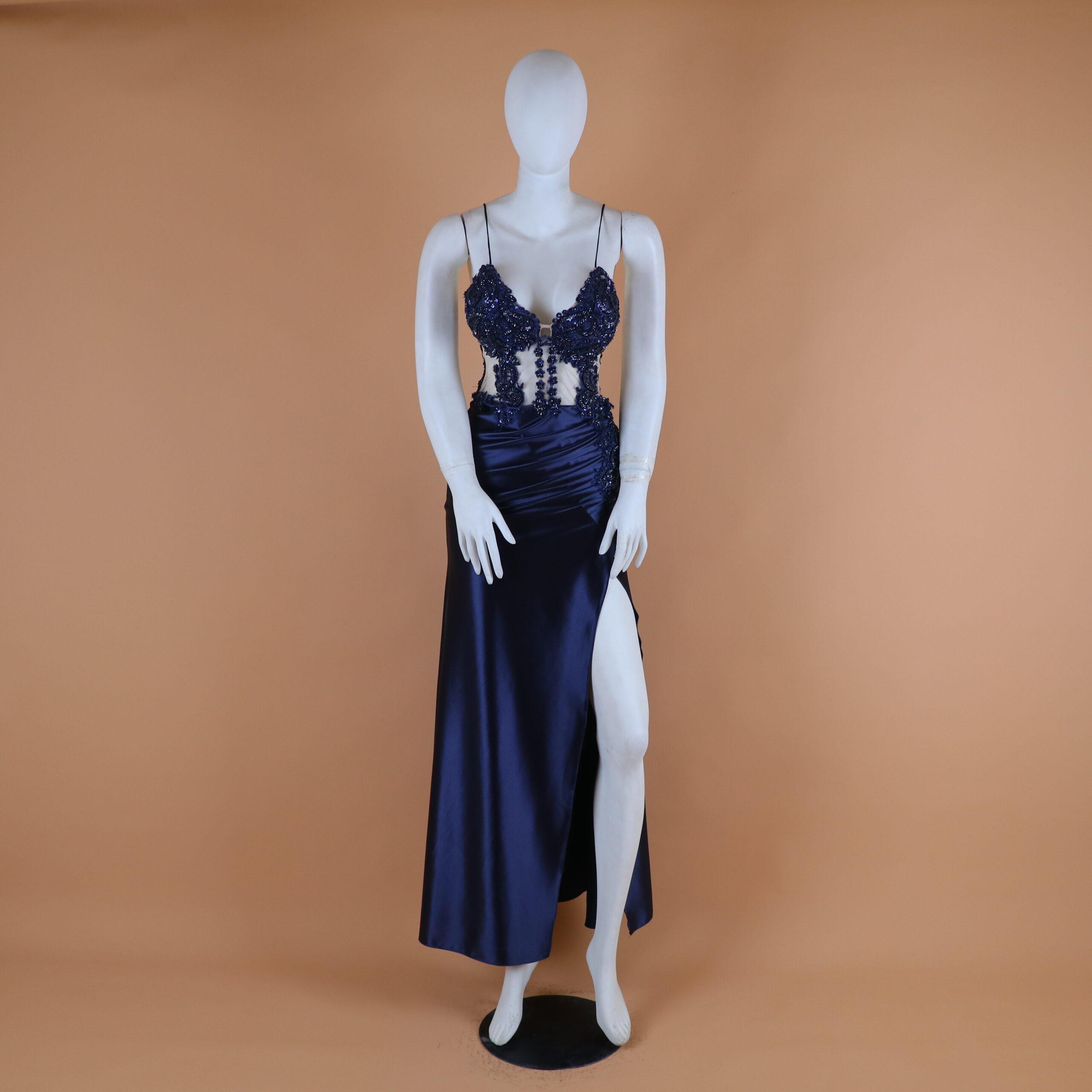 vestido tela saten seda cintura drapeada color azul noche - Fanny