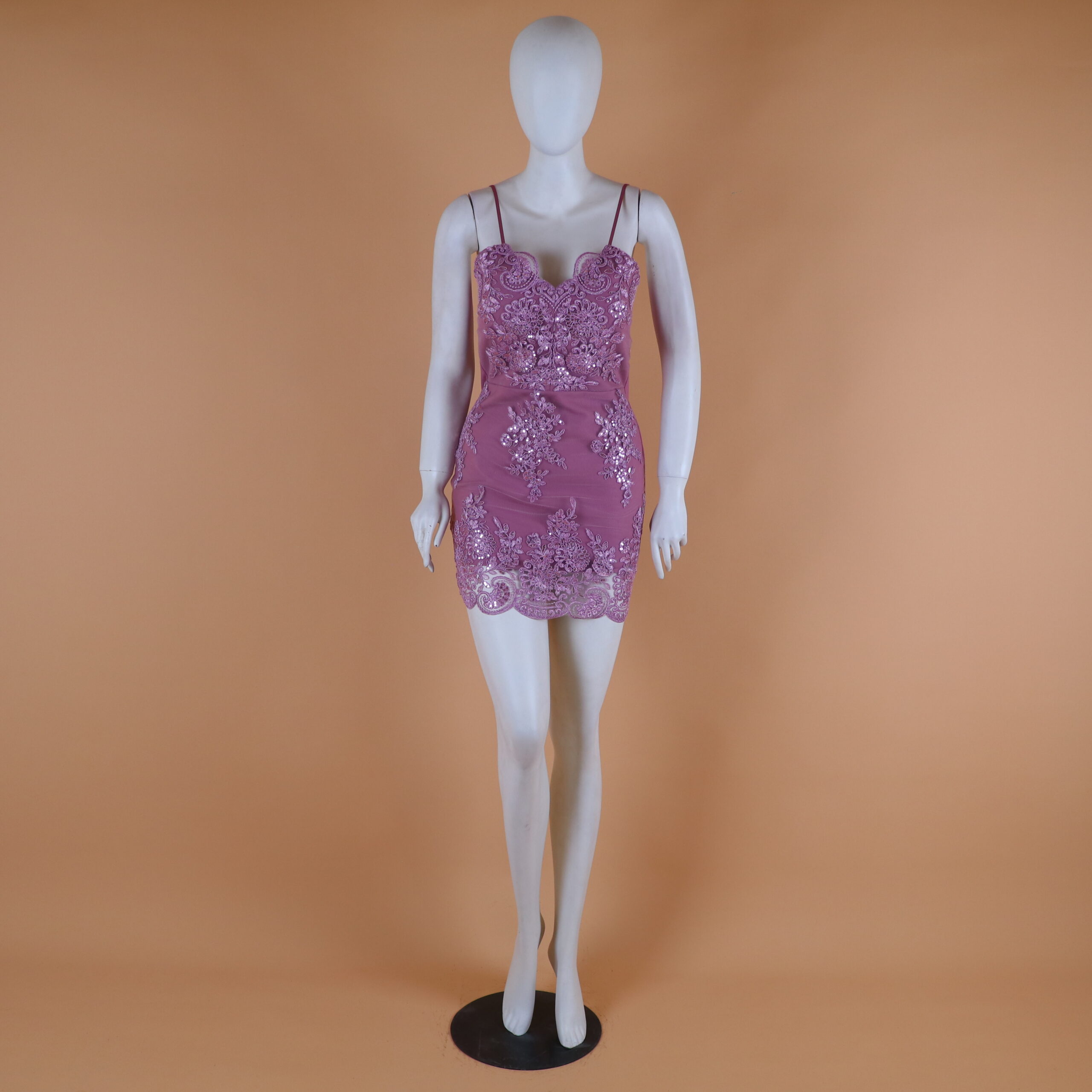 vestido tela scuba licrado con encajes corte recto escote v neck color malva - Paloma 2