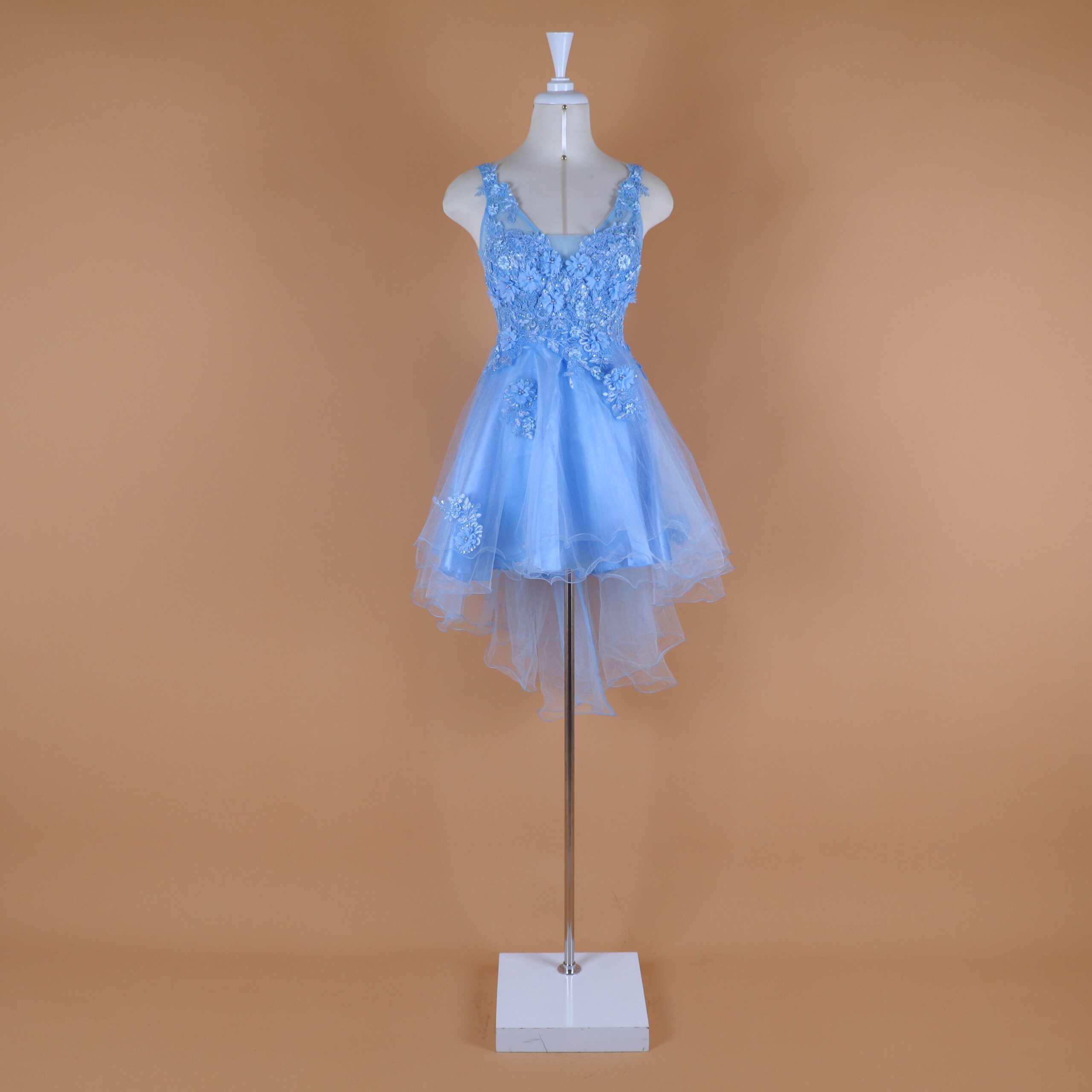 vestido tela tul encajes 3d saten escote en u caida cola de pato con 3 pliegues color celeste - Victoria