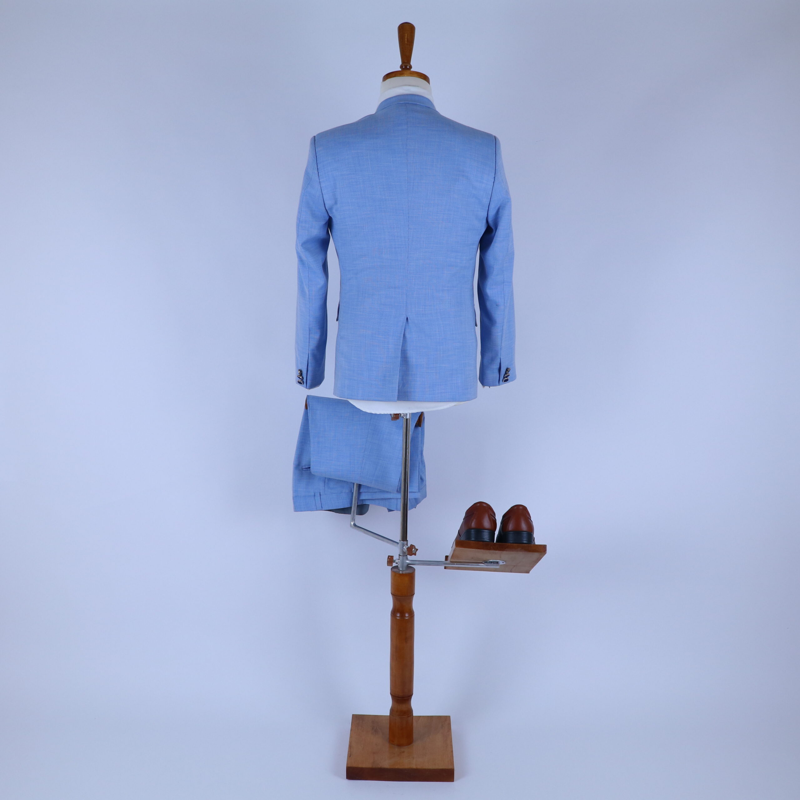 vestimenta para caballeros color celeste - Manuel