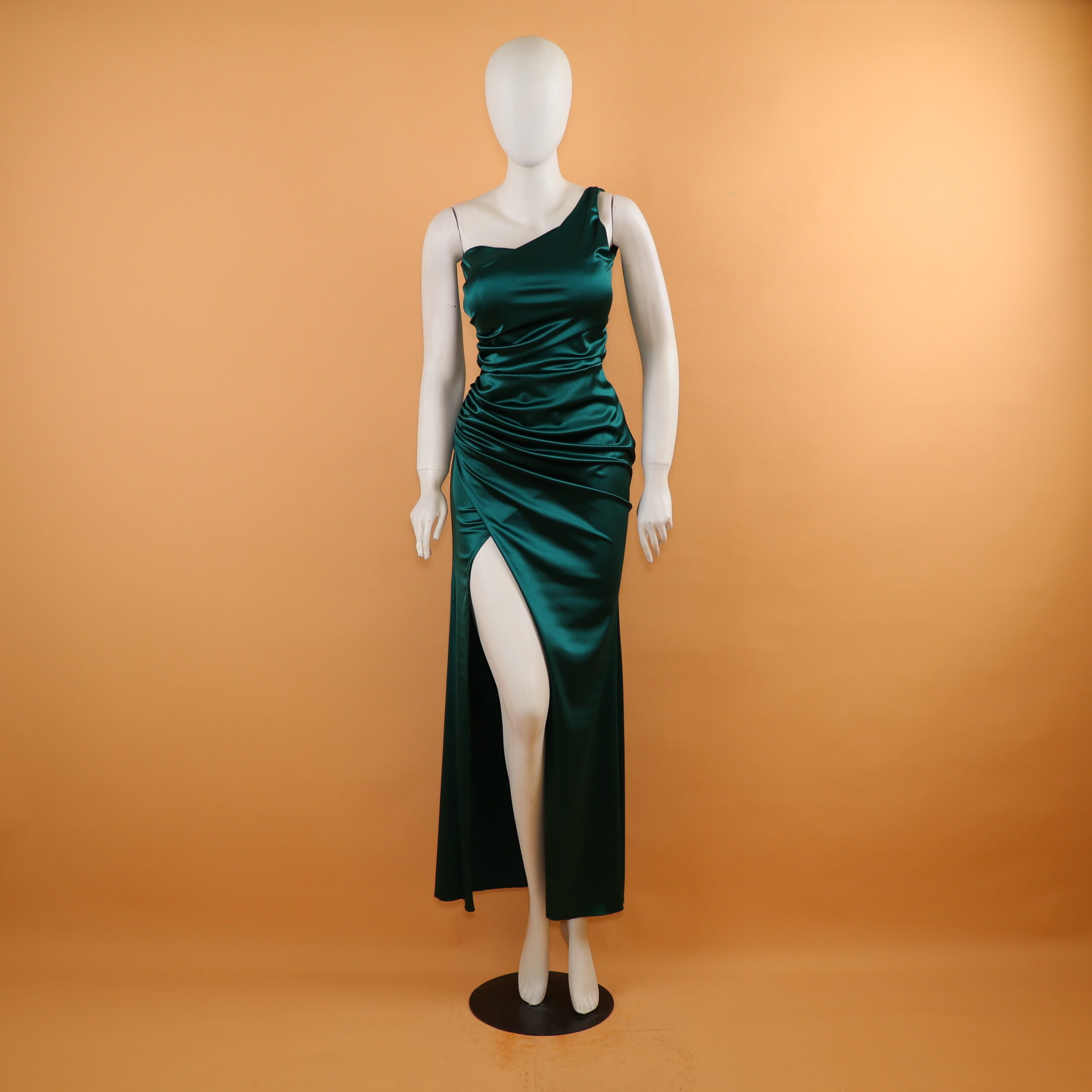 vestido con cintura drapeada color verde botella - Yasuri