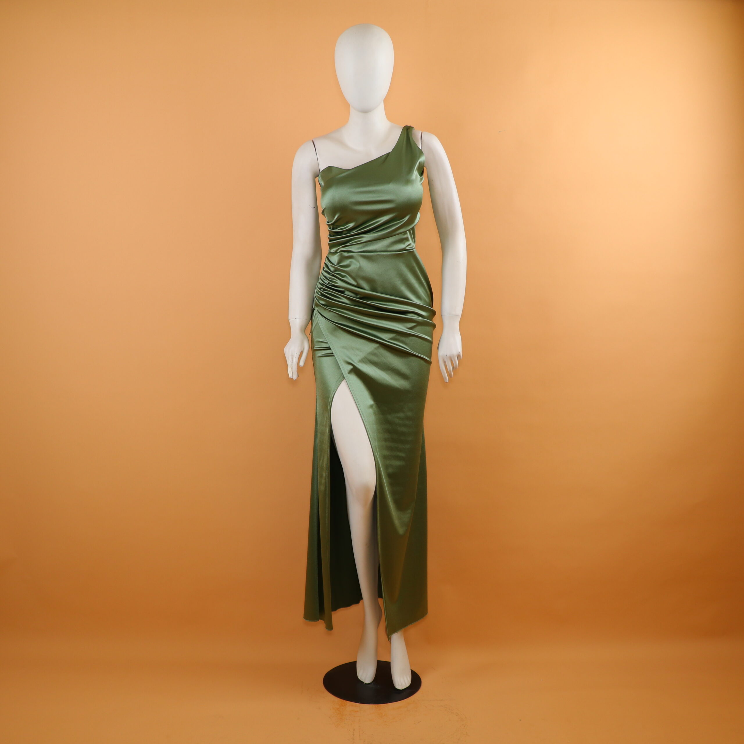 vestido con cintura drapeada color verde olivo - Yasuri