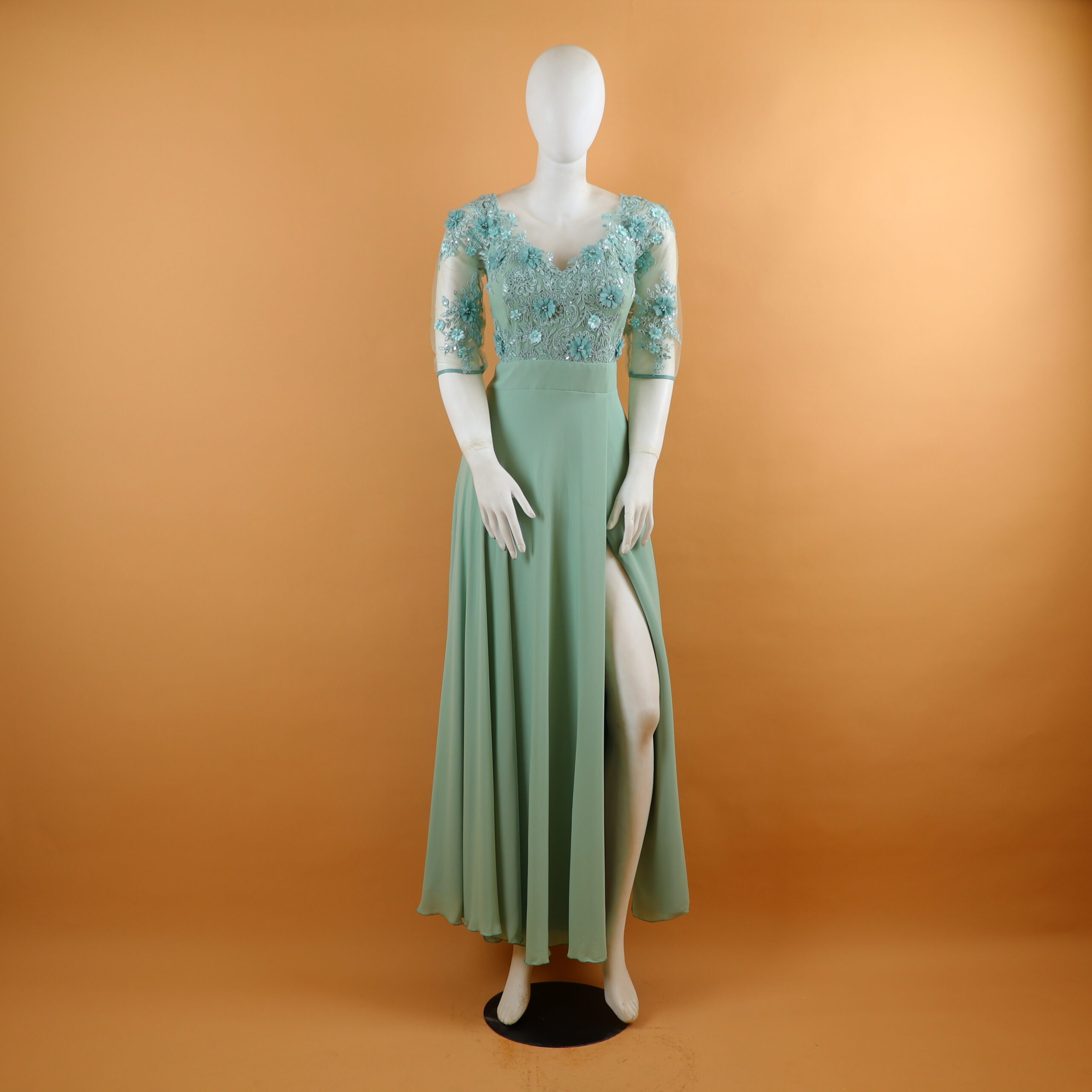 vestido tela gasa americana encajes 3D color verde cemento - Alejandra