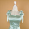 vestido tela saten escote recto color verde olivo - Tiana vestido tela saten escote recto color verde olivo - Tiana