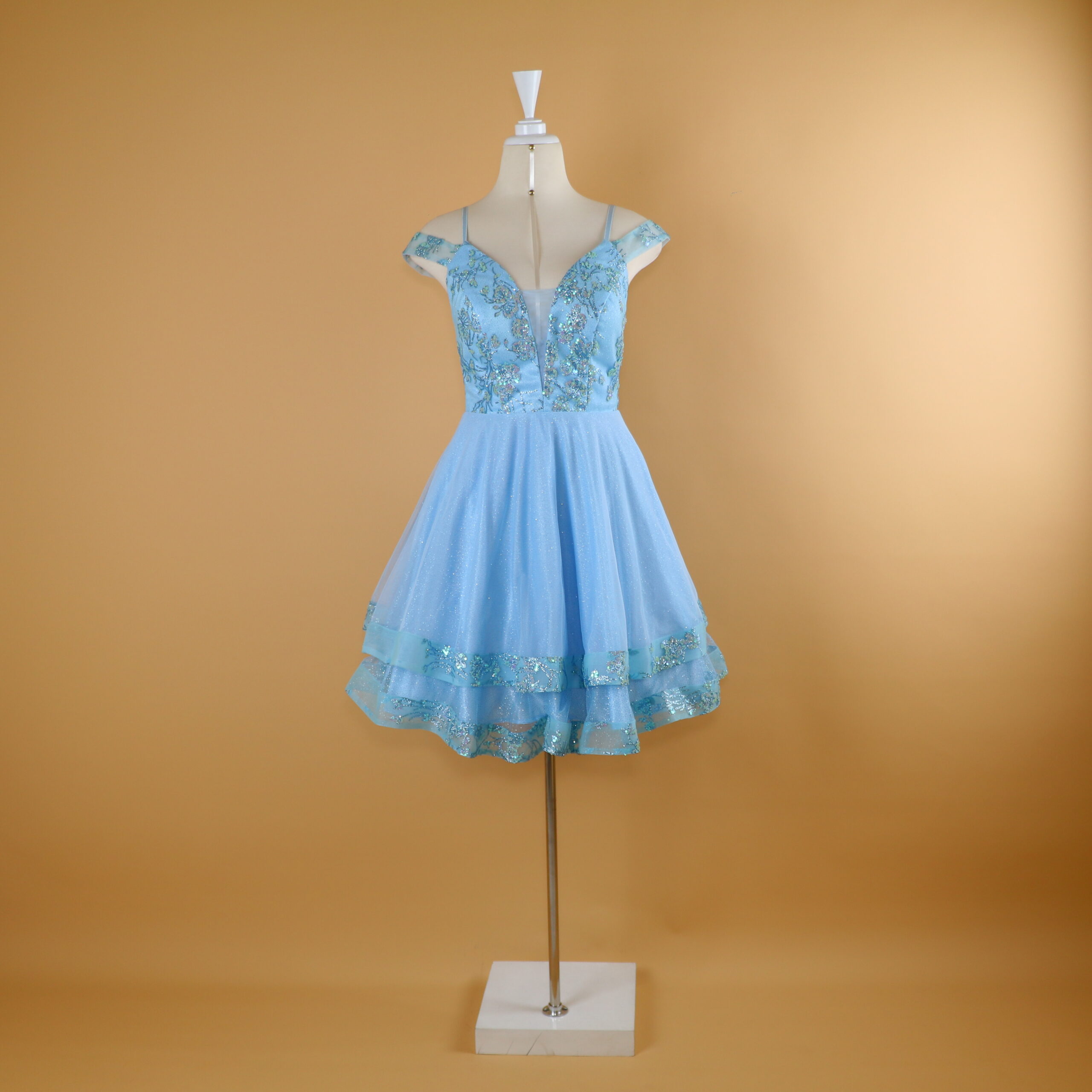 vestido tela tul corte campana color celeste - Gaela