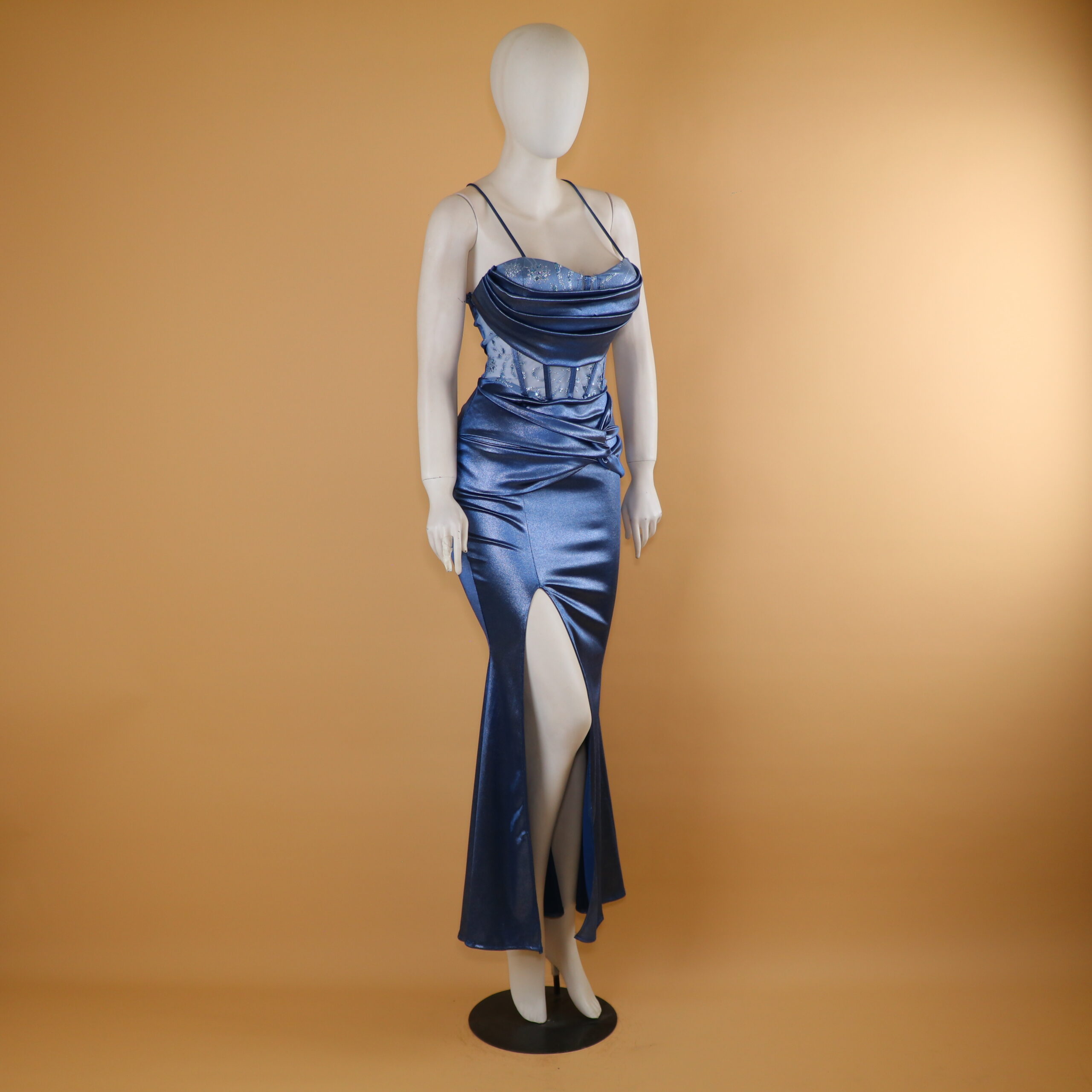 Vestido tela saten abertura desde el muslo color azul acero - Esmeralda