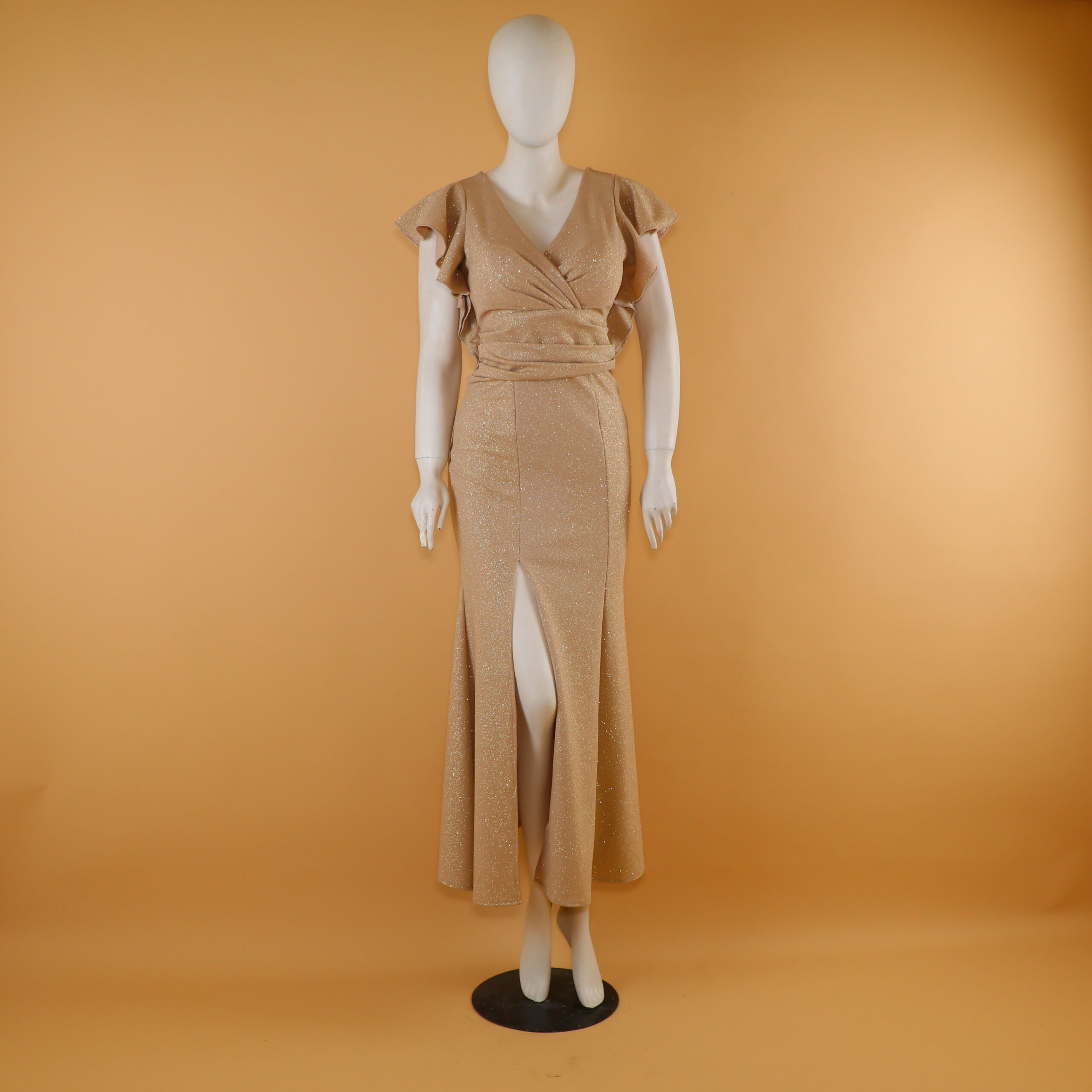 Vestido tela scuba escarchada mangas tipo volante color dorado - Rosy