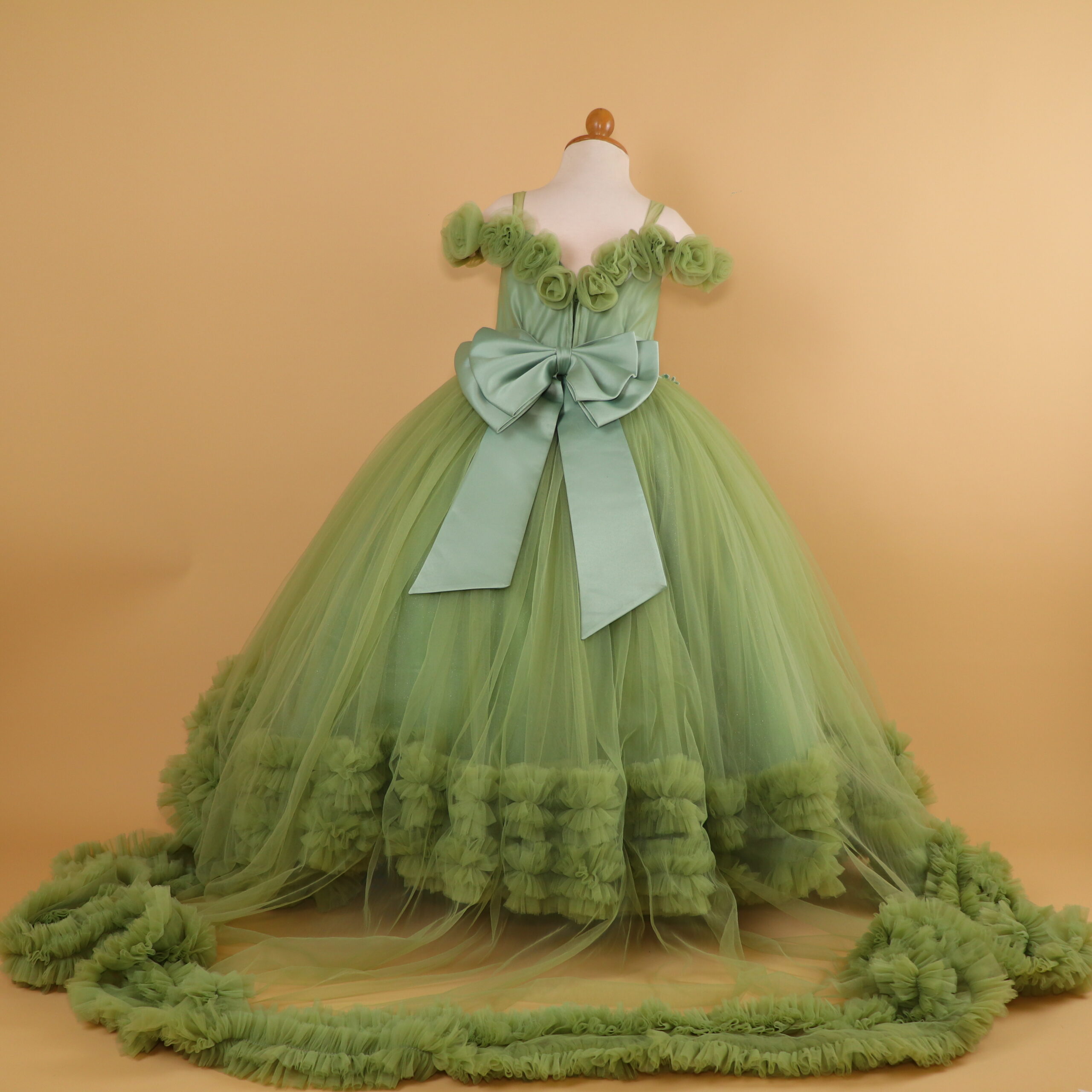 vestido niñas cola desmontable color verde olivo - Arlet