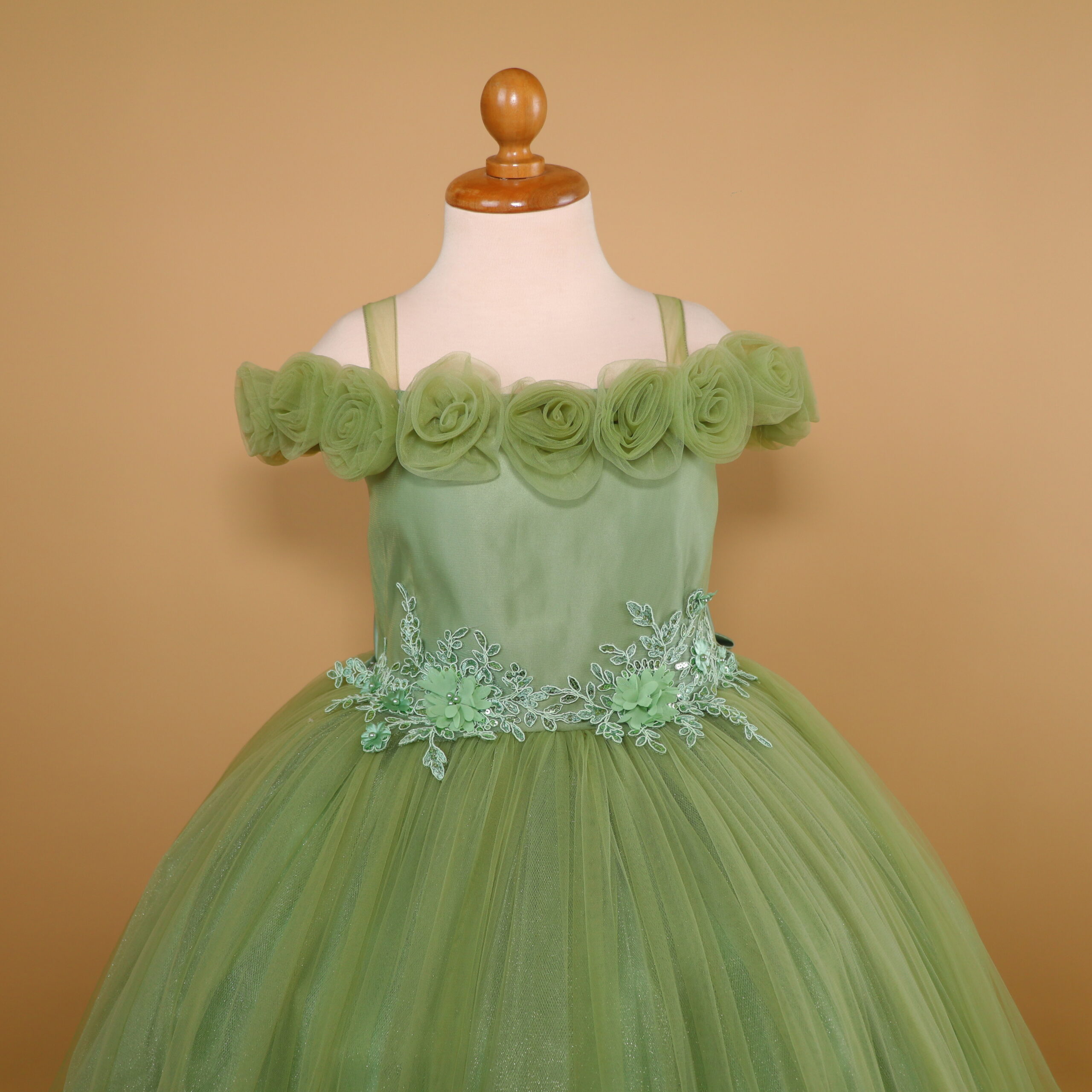 vestido niñas tela tul fantasia escote recto color verde olivo - Arlet