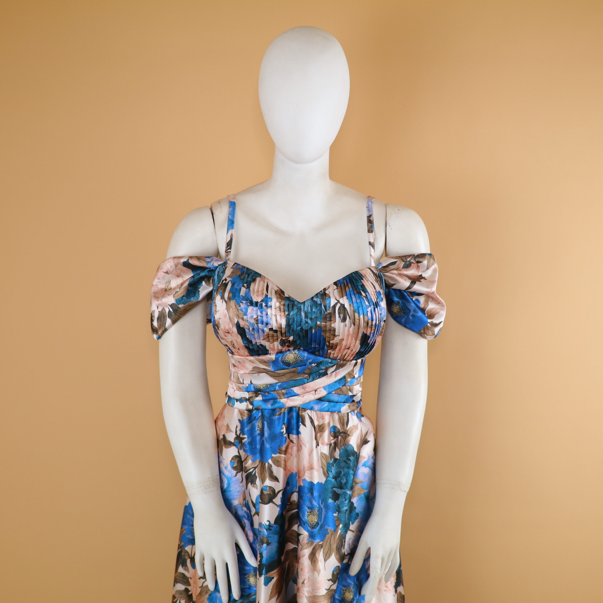 vestido seda estampada color nude y azul floreado - Elsa