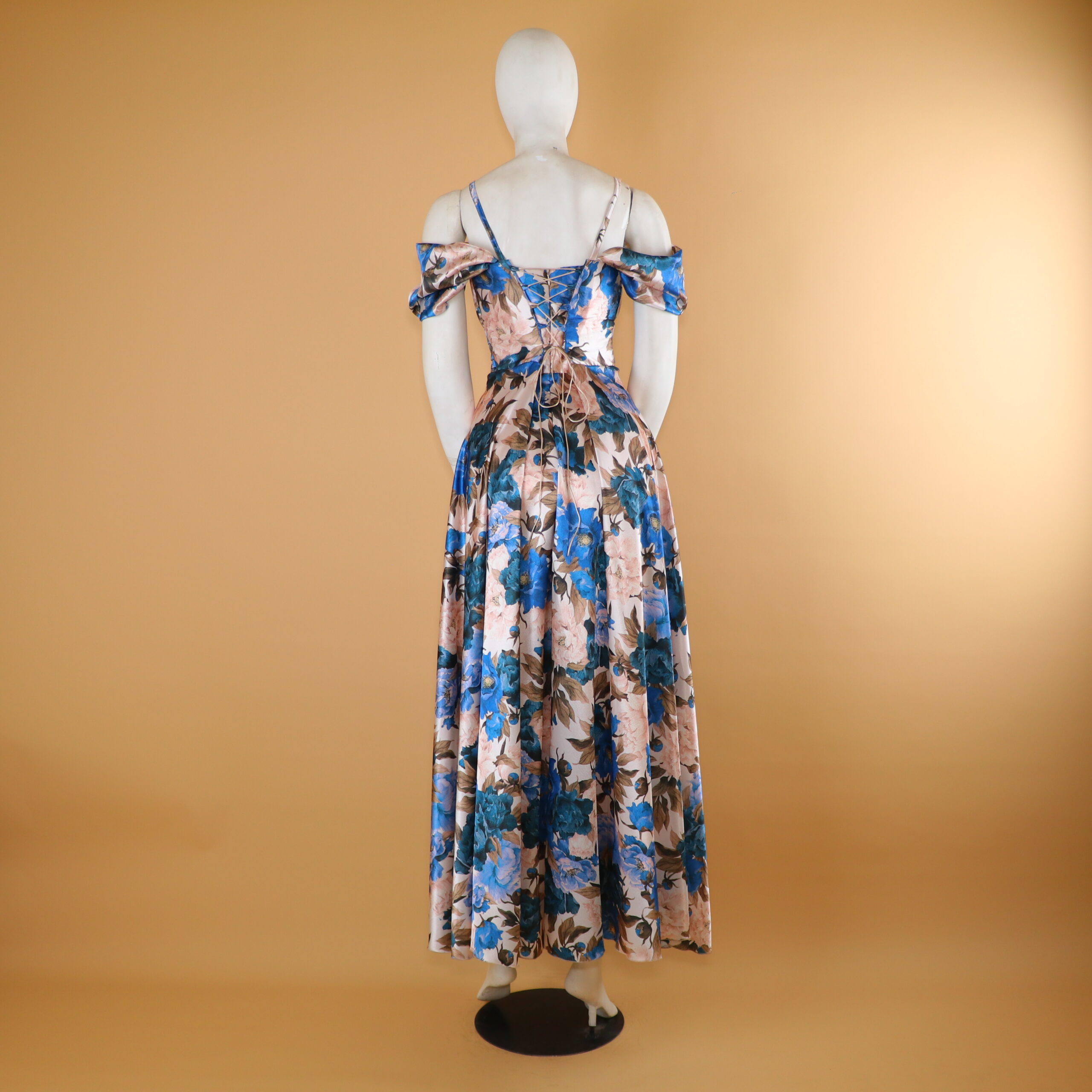 vestido seda estampada con cierre y corset color nude y azul floreado - Elsa