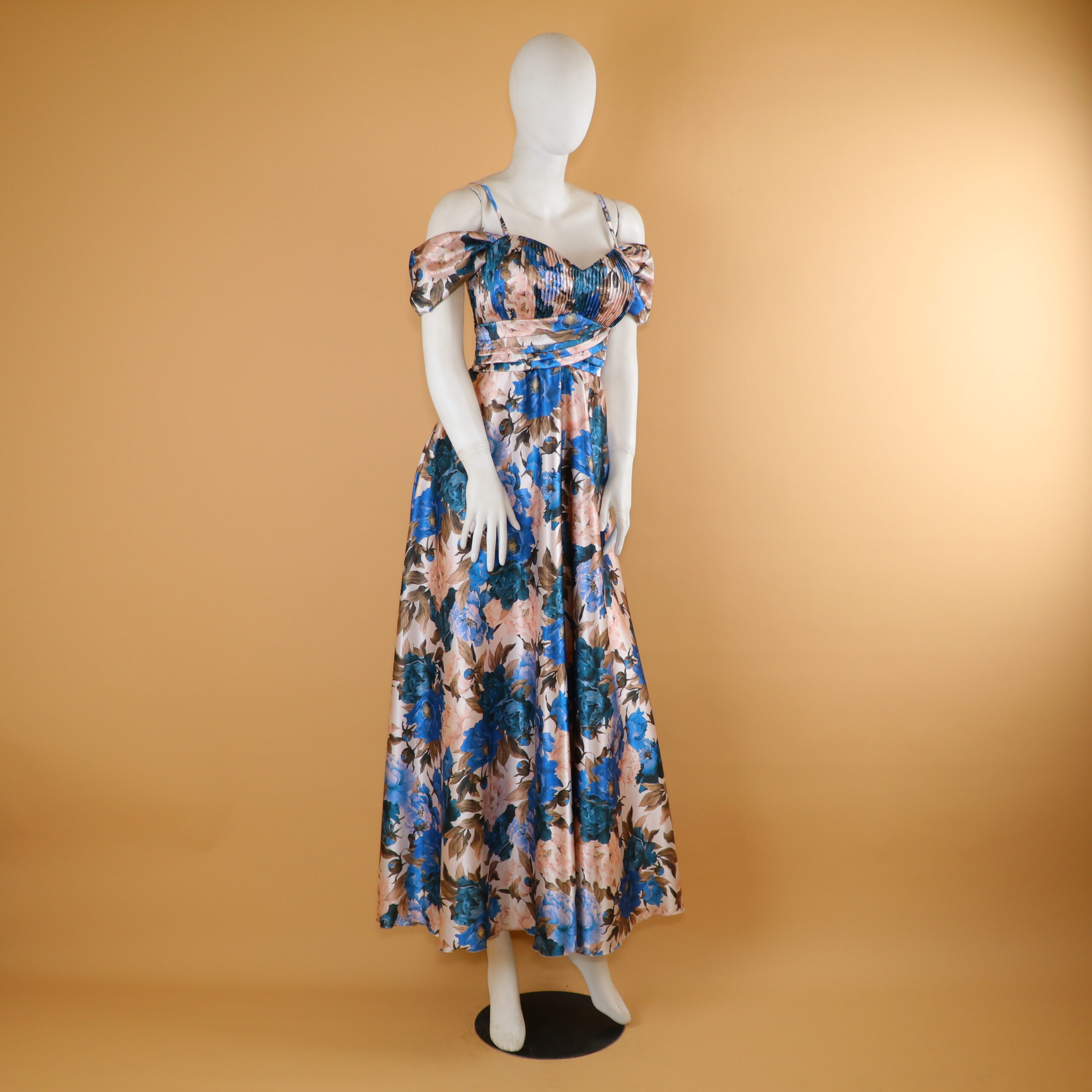 vestido seda estampada escote corazon color nude y azul floreado - Elsa