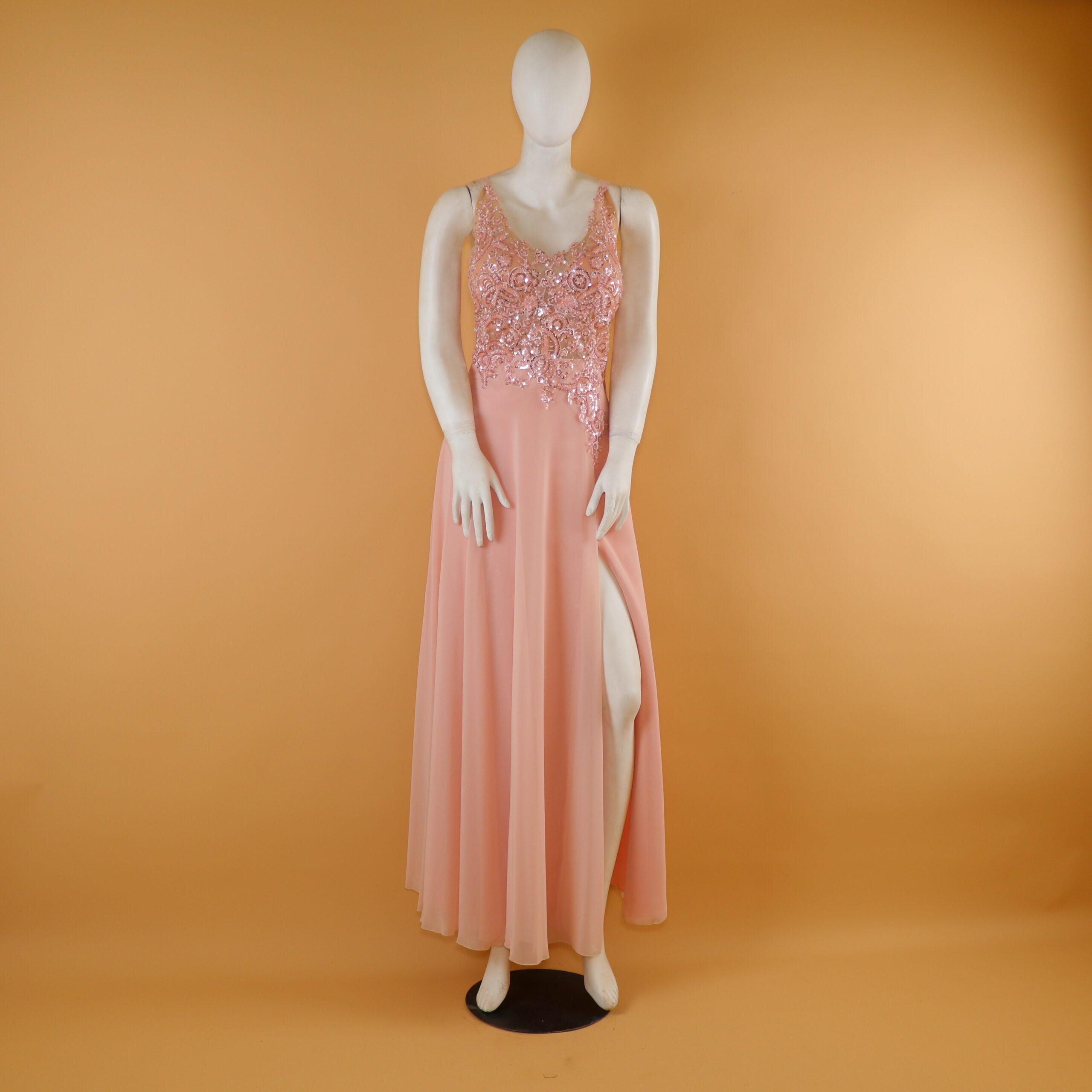 vestido tela gasa corpiño con bruselas en pedreria color rosa nude - Sarai vestido tela gasa corpiño con bruselas en pedreria color rosa nude - Sarai