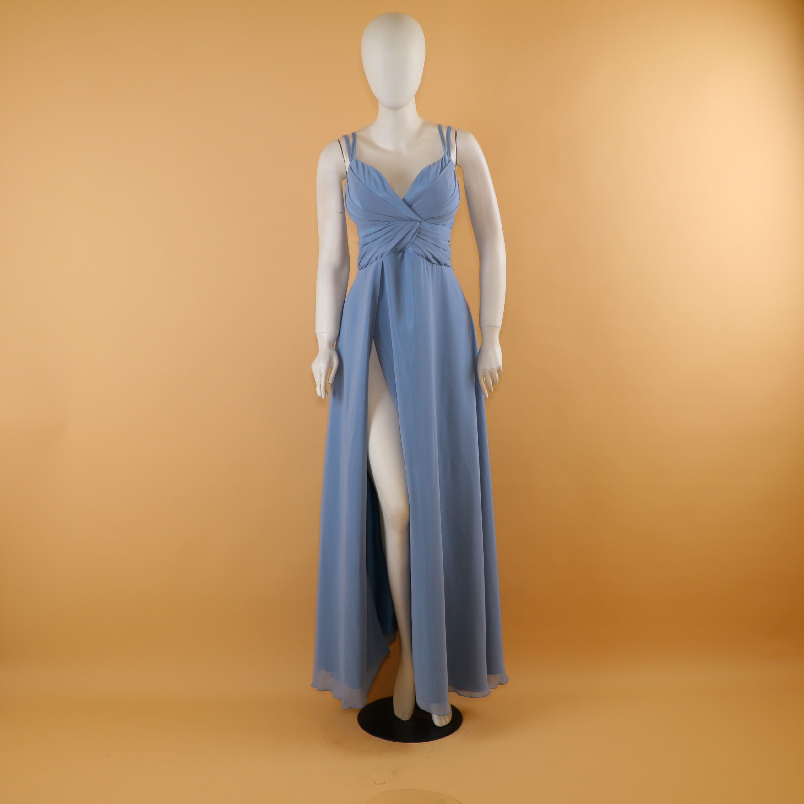 vestido tela gasa con pecho drapeado color azul acero - Mafer