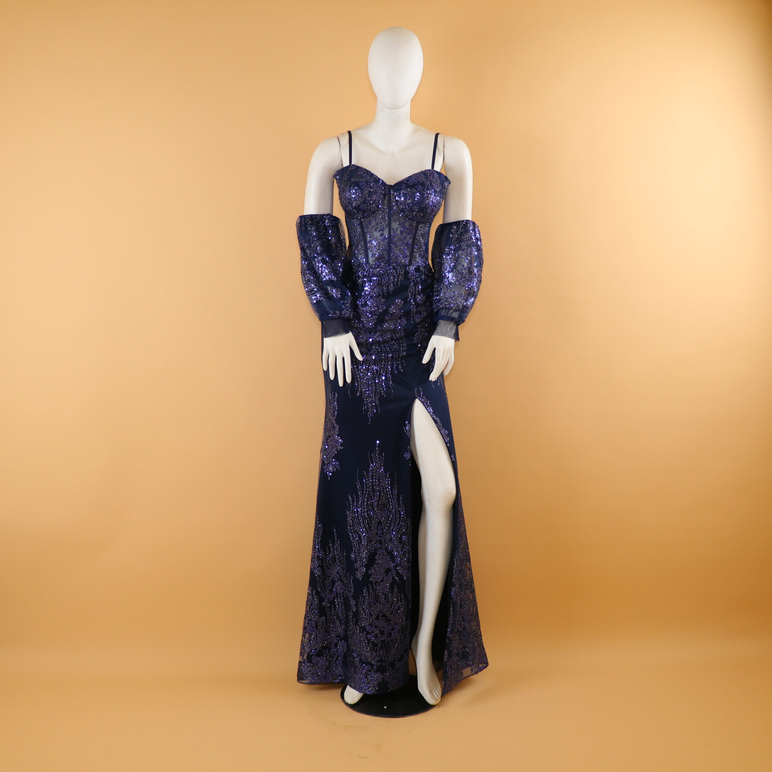 vestido tela glitter con abertura en el muslo color Azul Noche - Karely