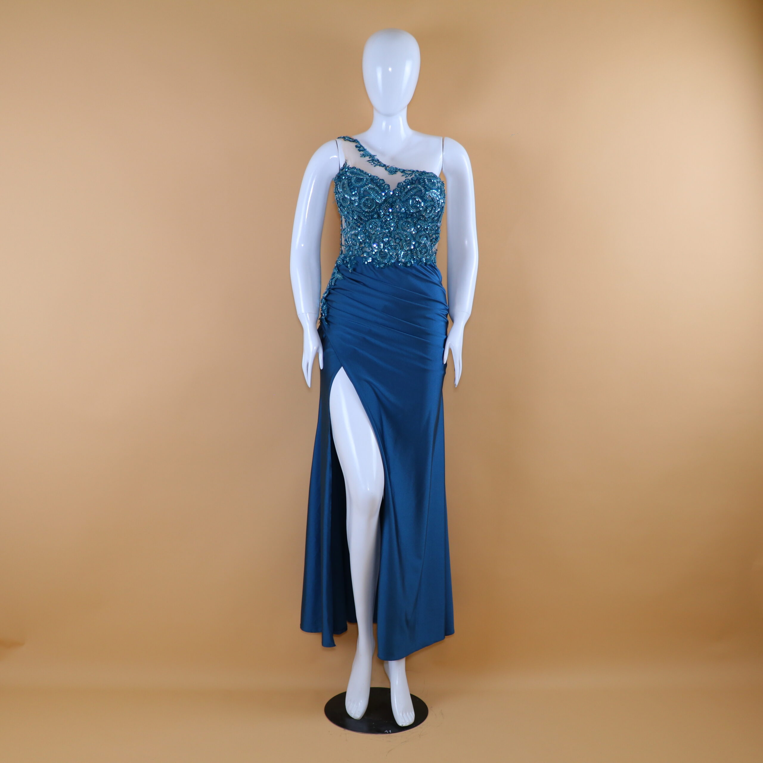 Vestido largo con aplicaciones de pedreria color cobalto - Cristina