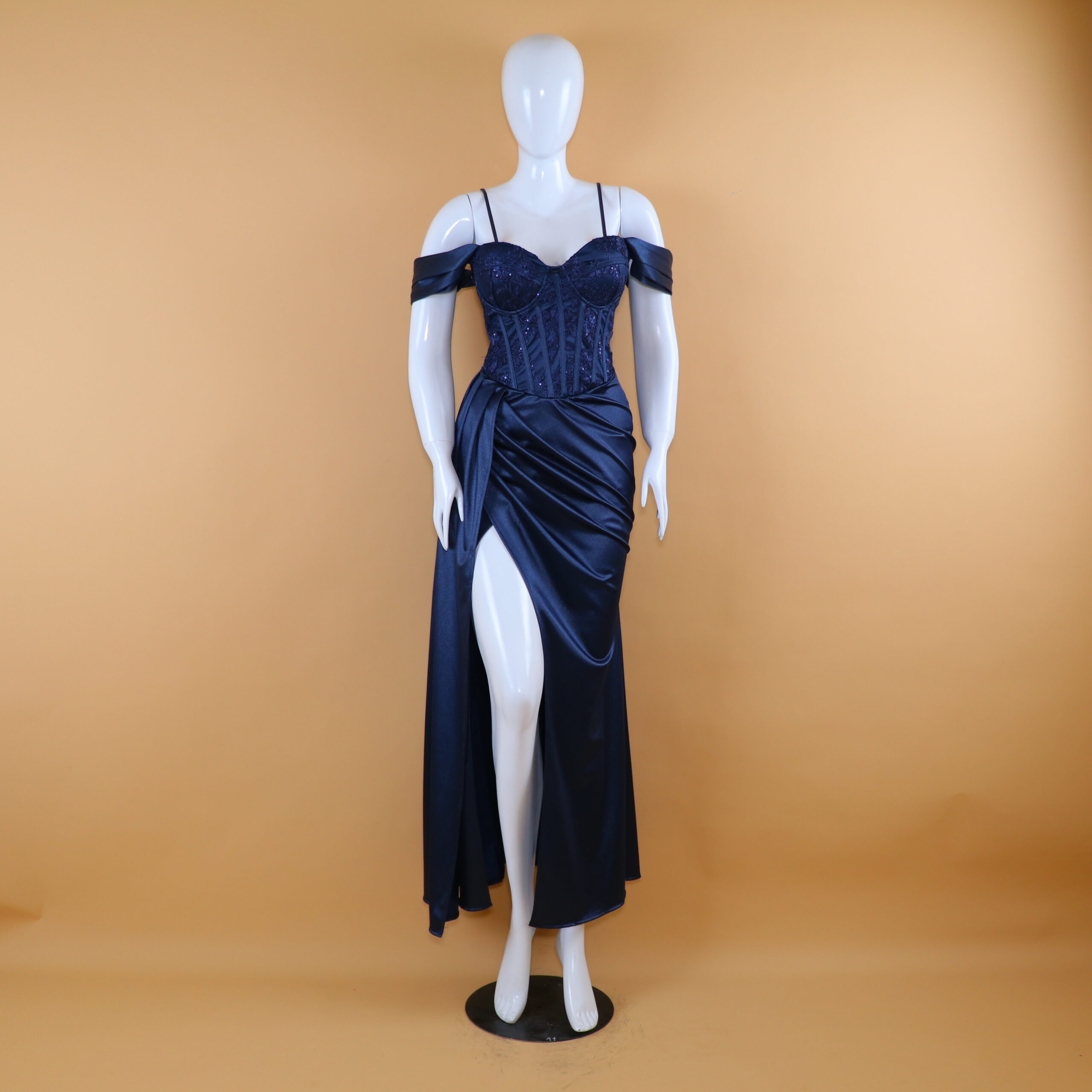 Vestido tela saten corte sirena color azul noche - Mery