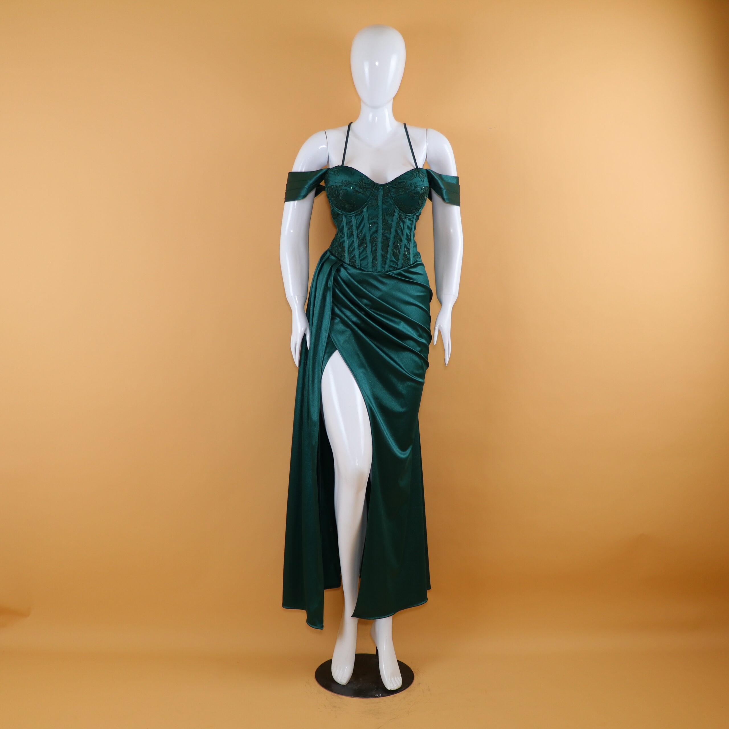 Vestido tela saten corte sirena color verde botella - Mery