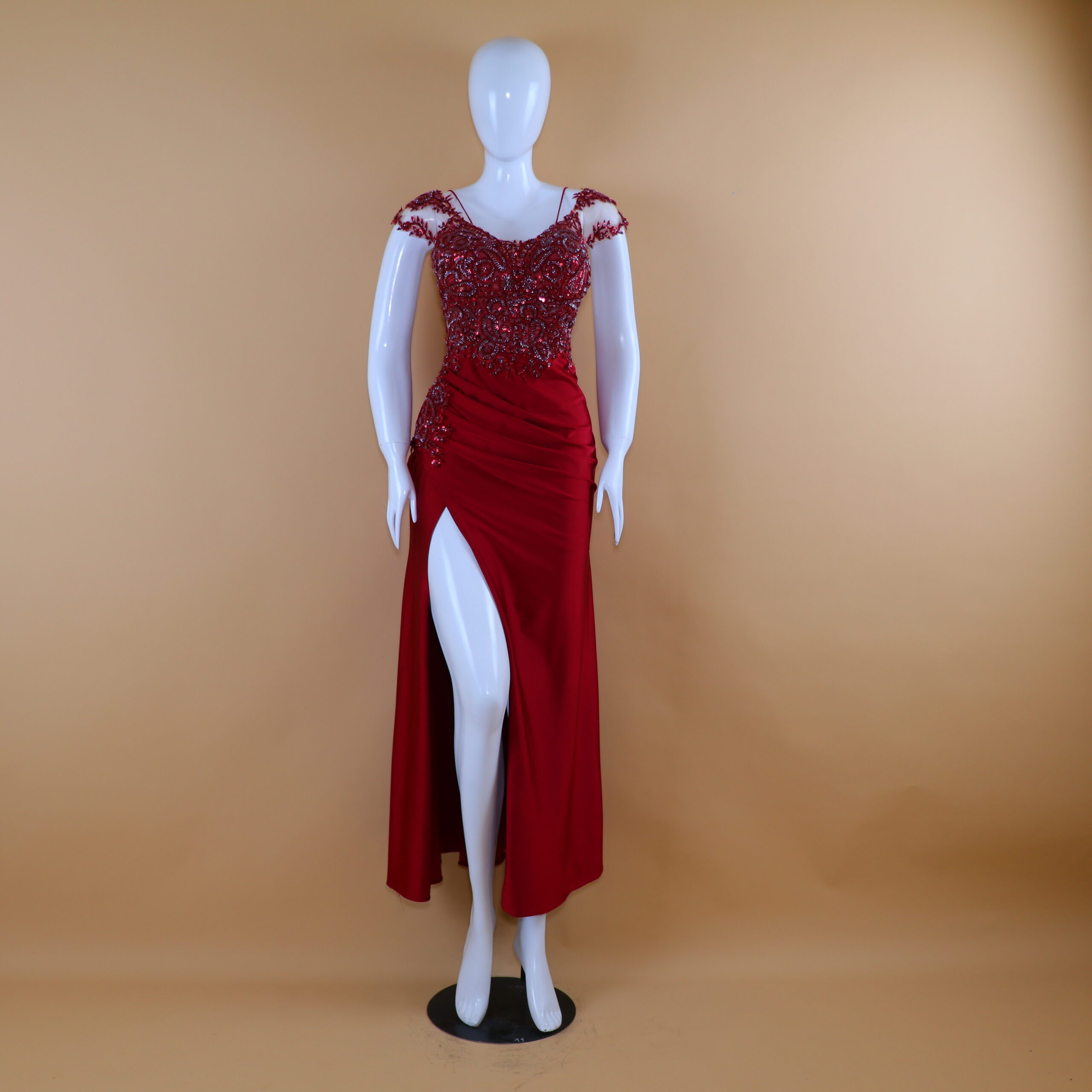 Vestido tela saten seda cintura drapeada color vino - Keysi